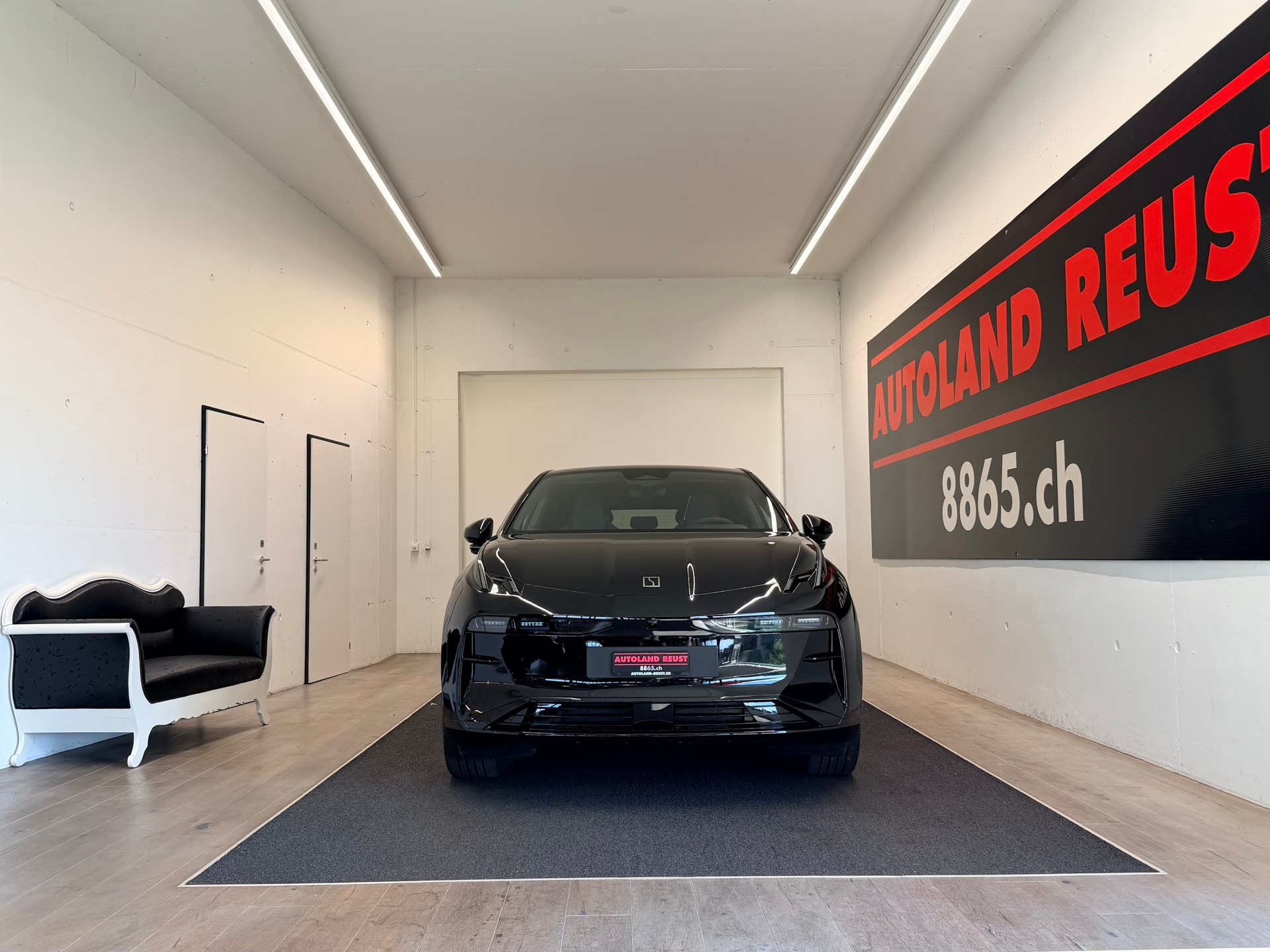 ZEEKR X 69kWh Privilege AWD-image-1