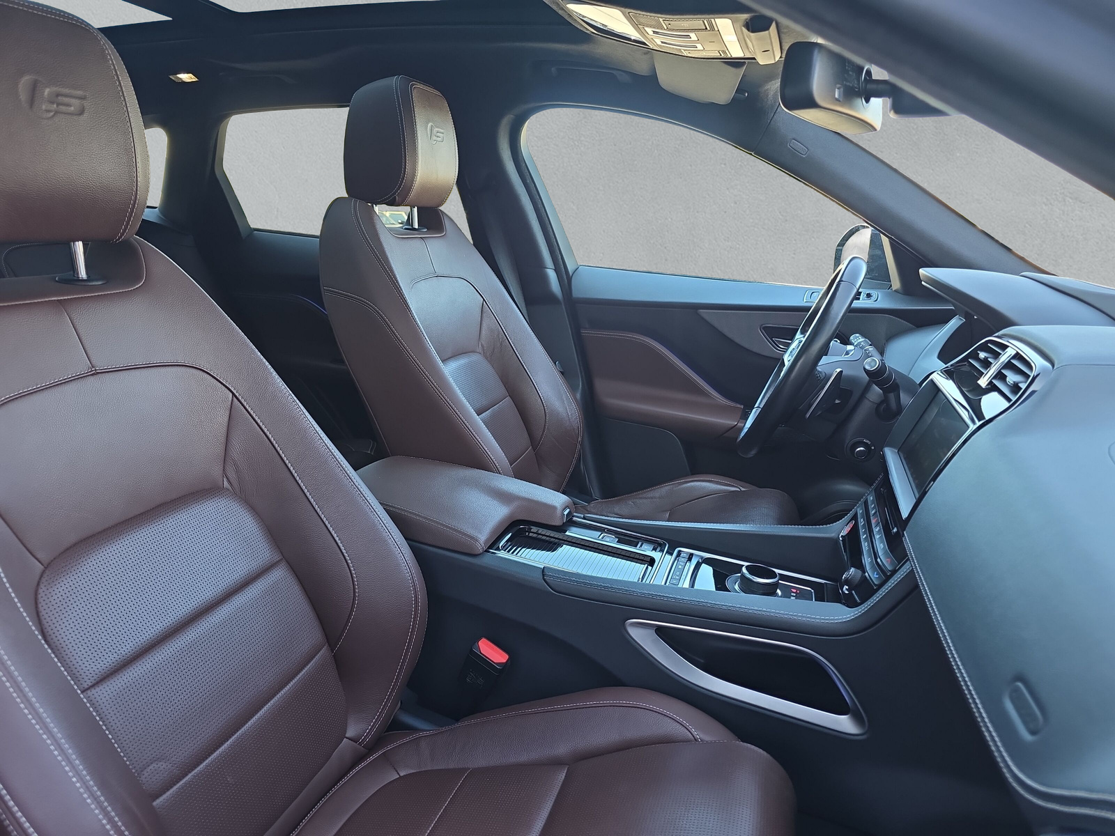 JAGUAR F-Pace 3.0 V6 S/C S AWD (CH)-image-12