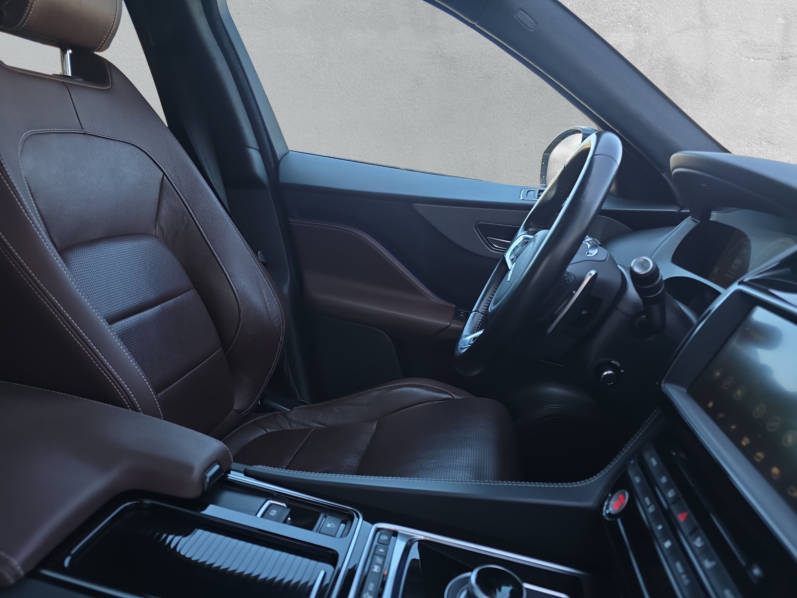 JAGUAR F-Pace 3.0 V6 S/C S AWD (CH)-image-13