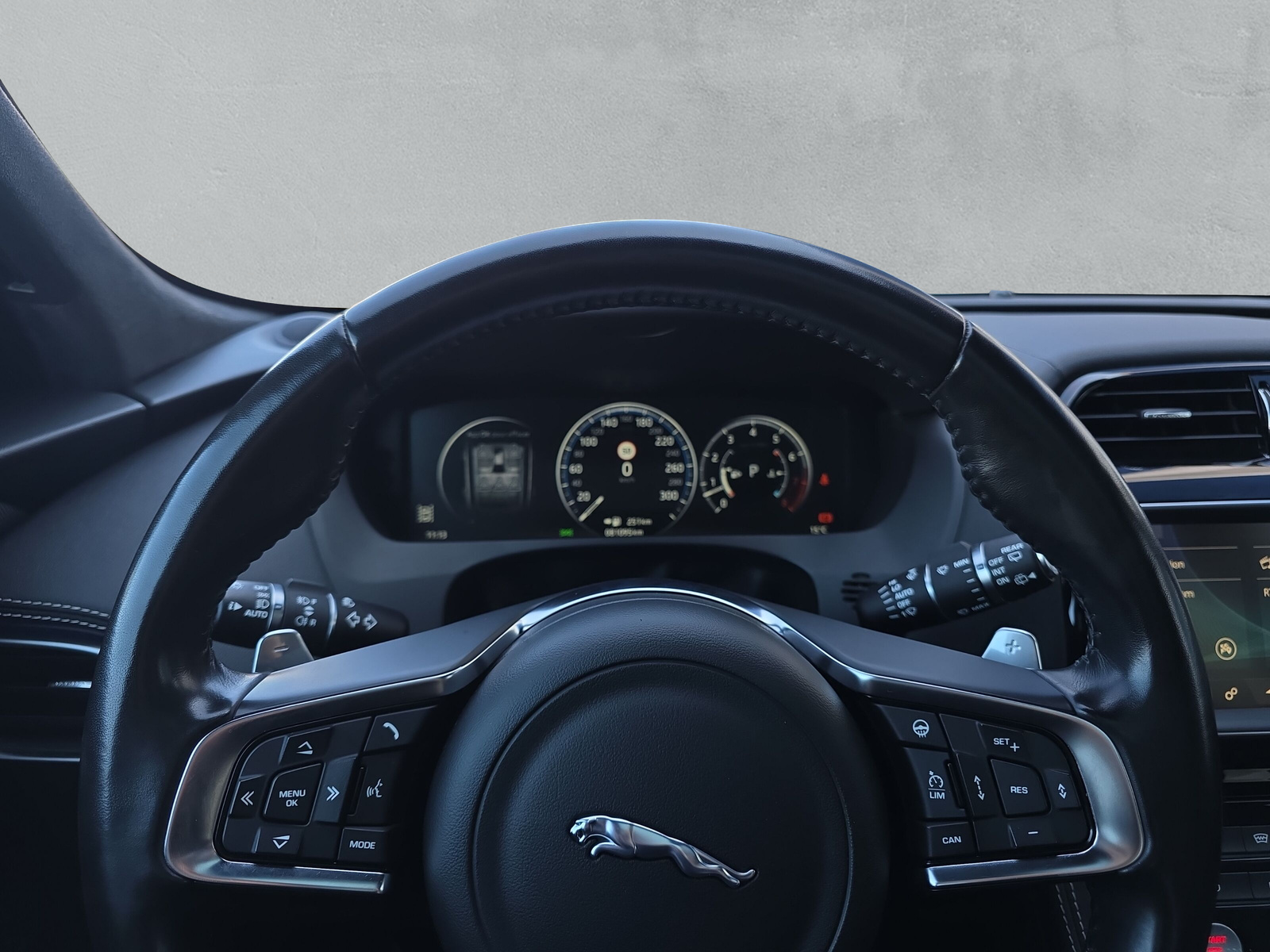 JAGUAR F-Pace 3.0 V6 S/C S AWD (CH)-image-22