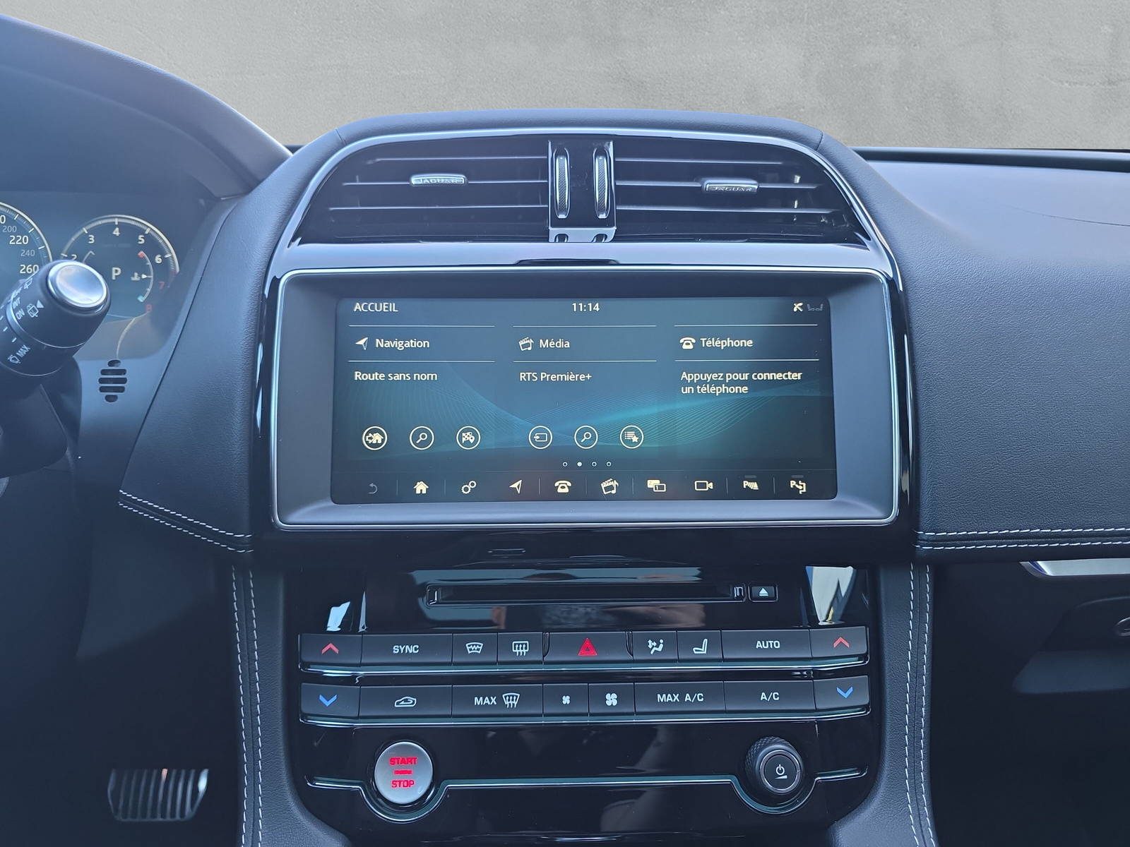 JAGUAR F-Pace 3.0 V6 S/C S AWD (CH)-image-18
