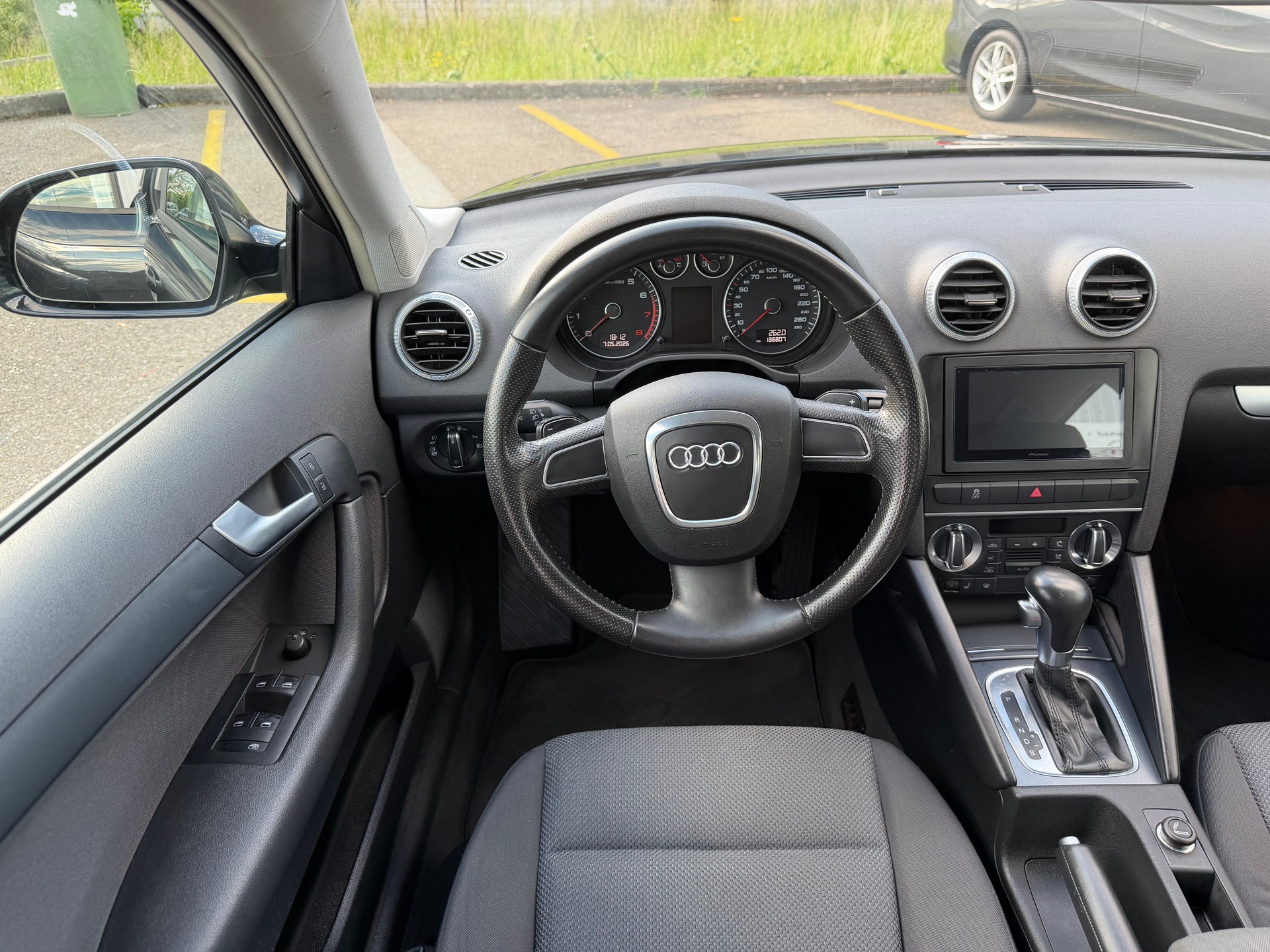 AUDI A3 Sportback 1.8 TFSI Ambiente S-tronic-image-9