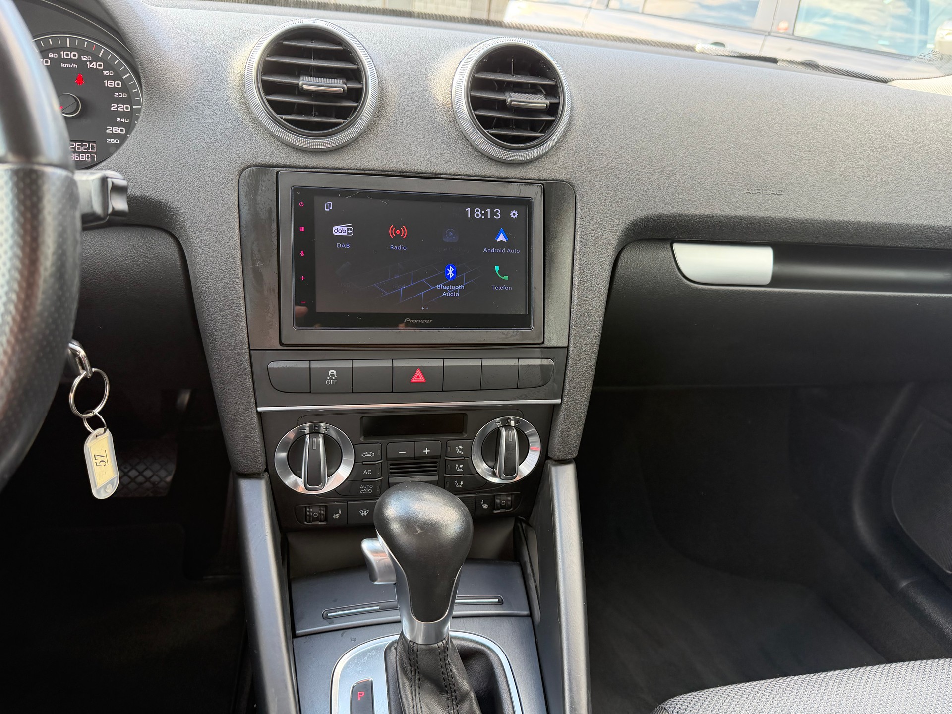AUDI A3 Sportback 1.8 TFSI Ambiente S-tronic-image-11