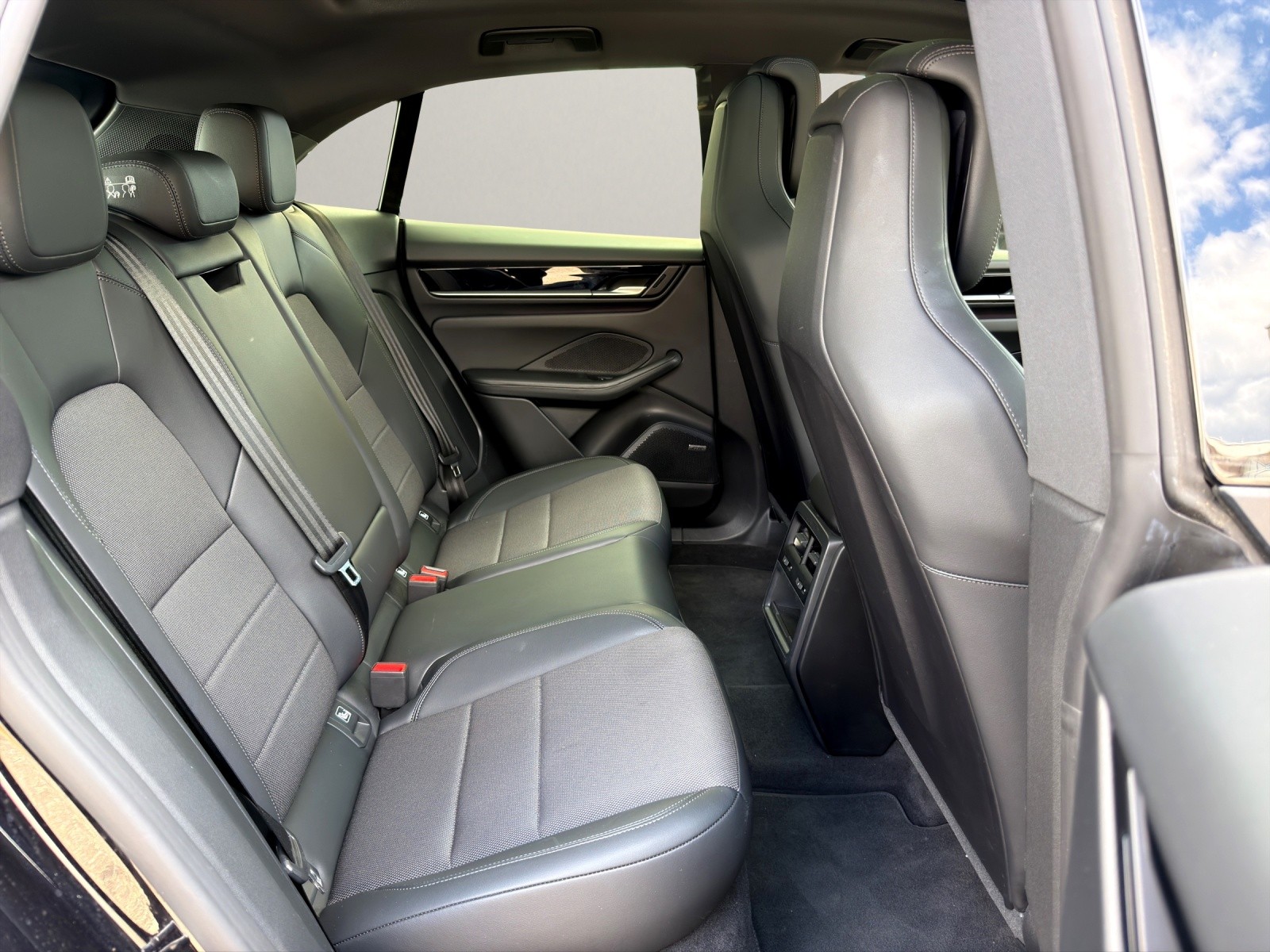 PORSCHE Macan 4 100kWh-image-12