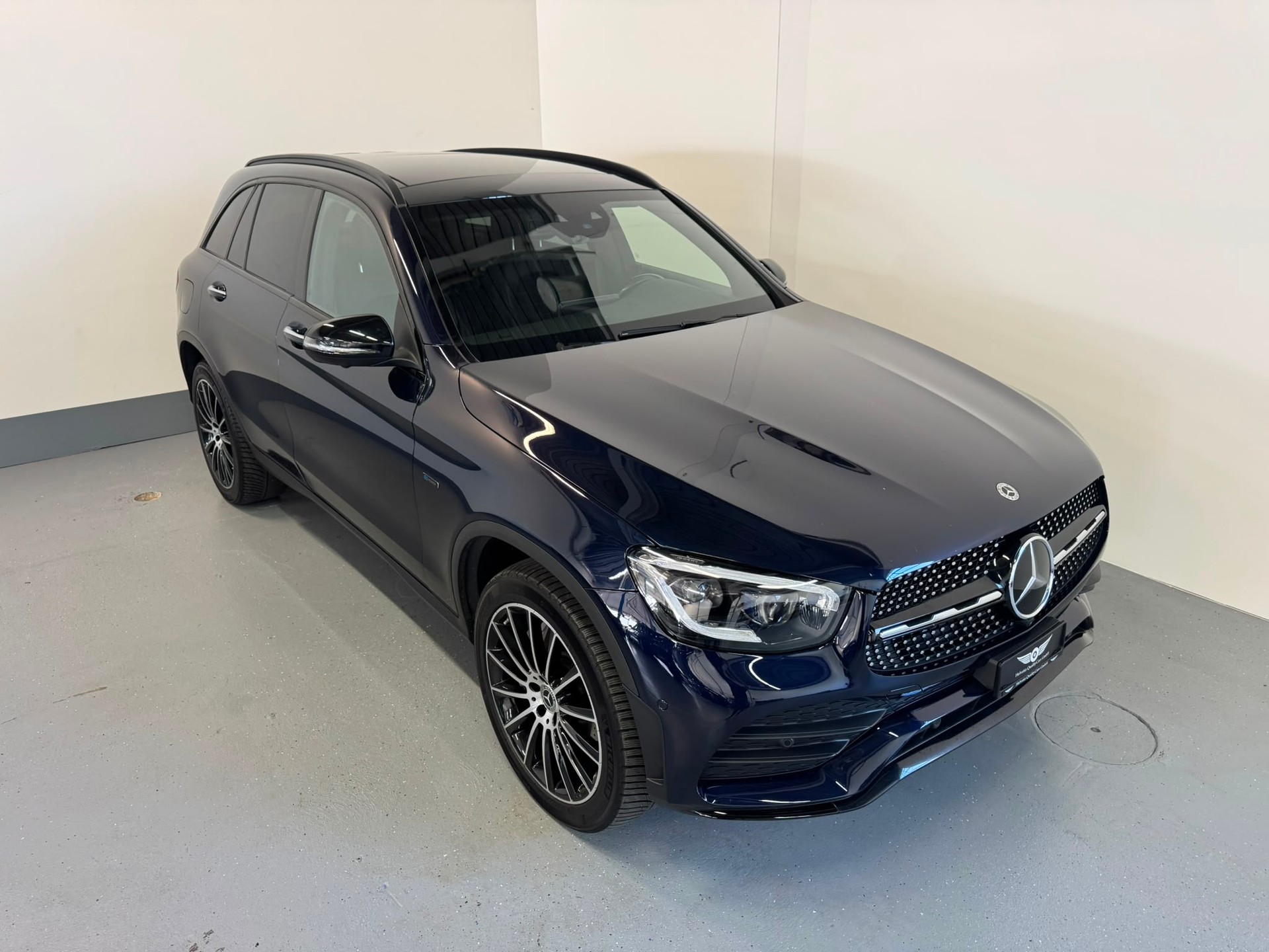 MERCEDES-BENZ GLC 300 e AMG Line 4Matic 9G-Tronic-image-0