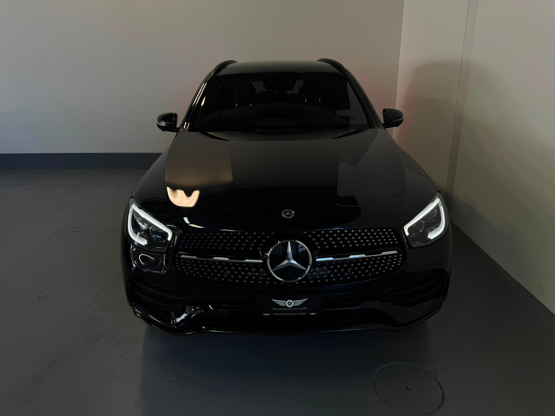 MERCEDES-BENZ GLC 300 e AMG Line 4Matic 9G-Tronic-image-4