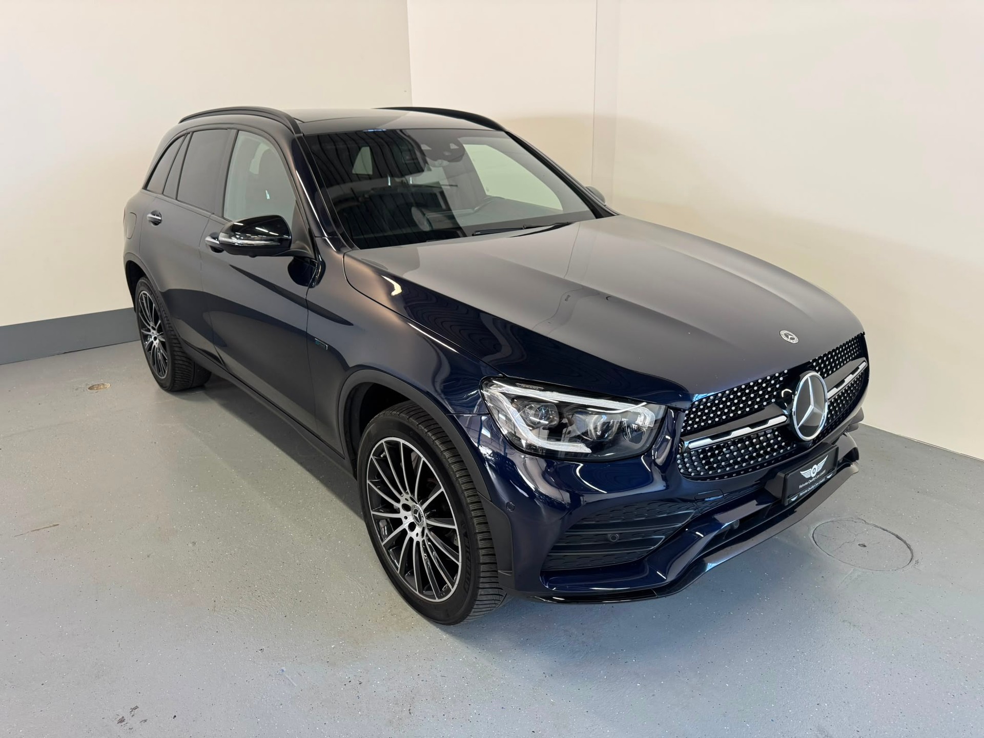 MERCEDES-BENZ GLC 300 e AMG Line 4Matic 9G-Tronic-image-1