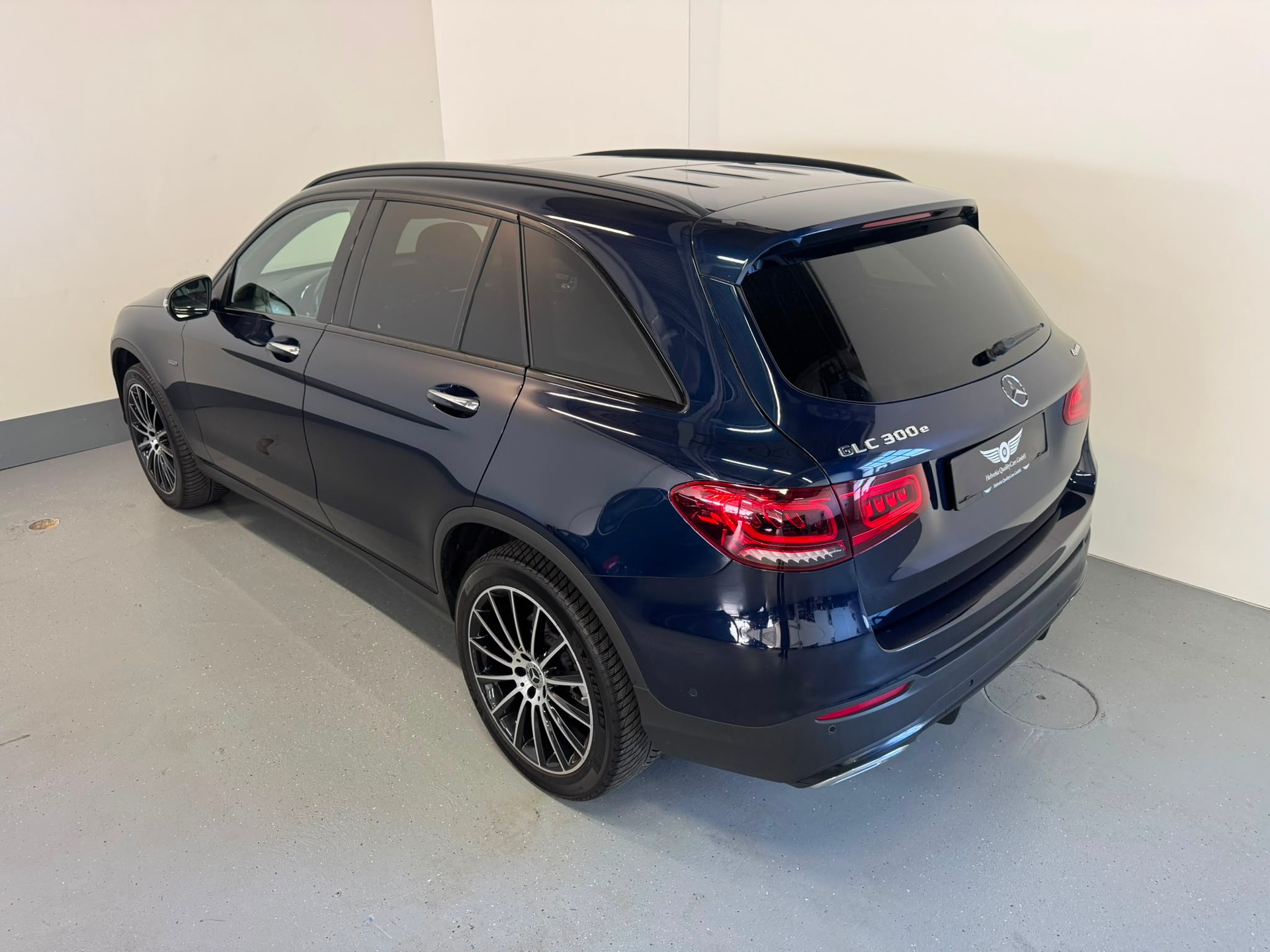 MERCEDES-BENZ GLC 300 e AMG Line 4Matic 9G-Tronic-image-7