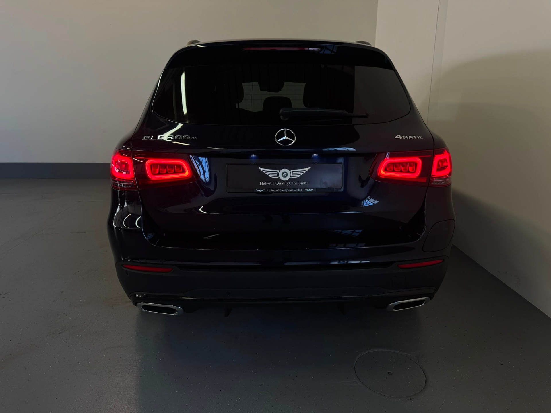 MERCEDES-BENZ GLC 300 e AMG Line 4Matic 9G-Tronic-image-11