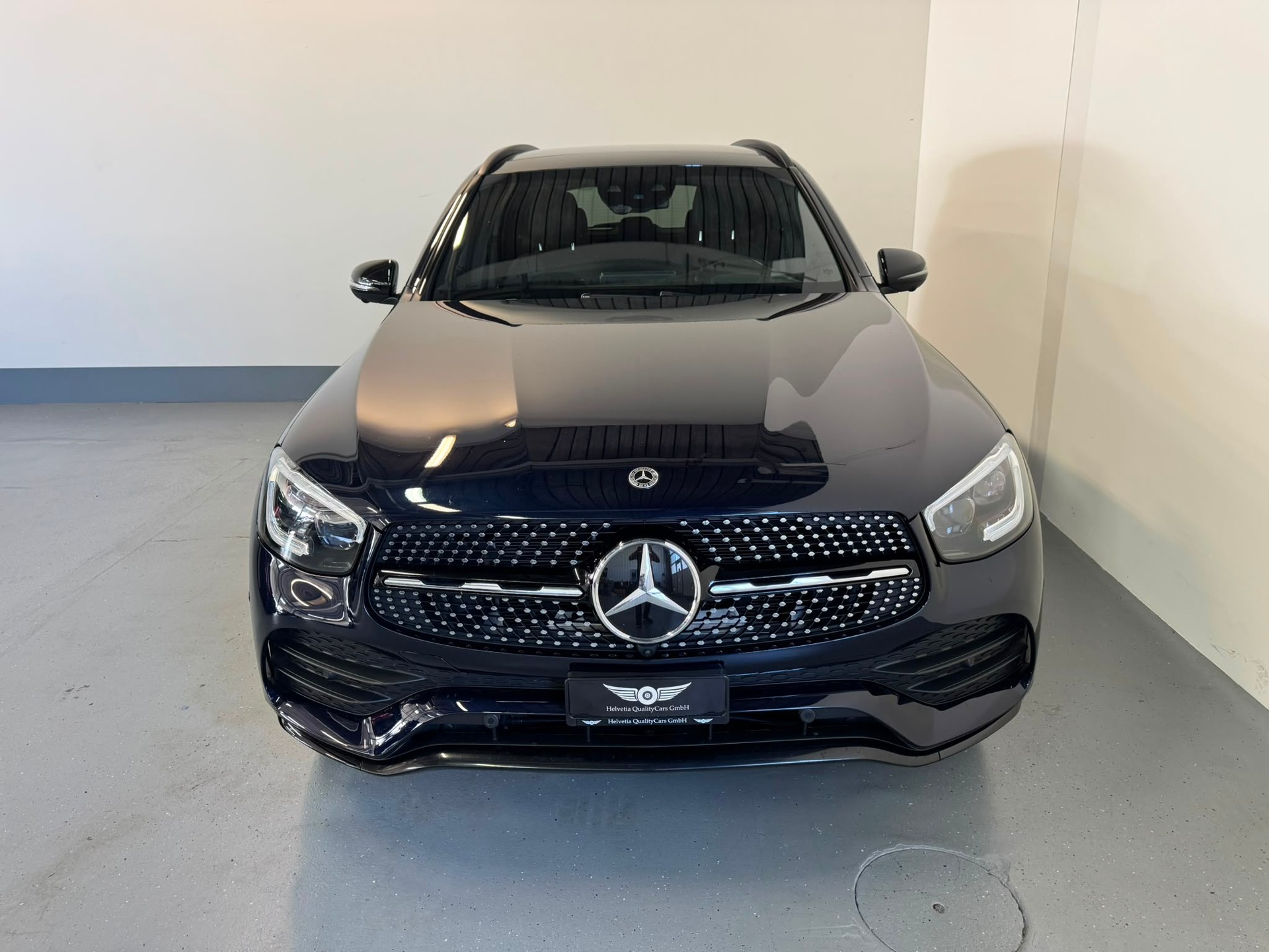 MERCEDES-BENZ GLC 300 e AMG Line 4Matic 9G-Tronic-image-3