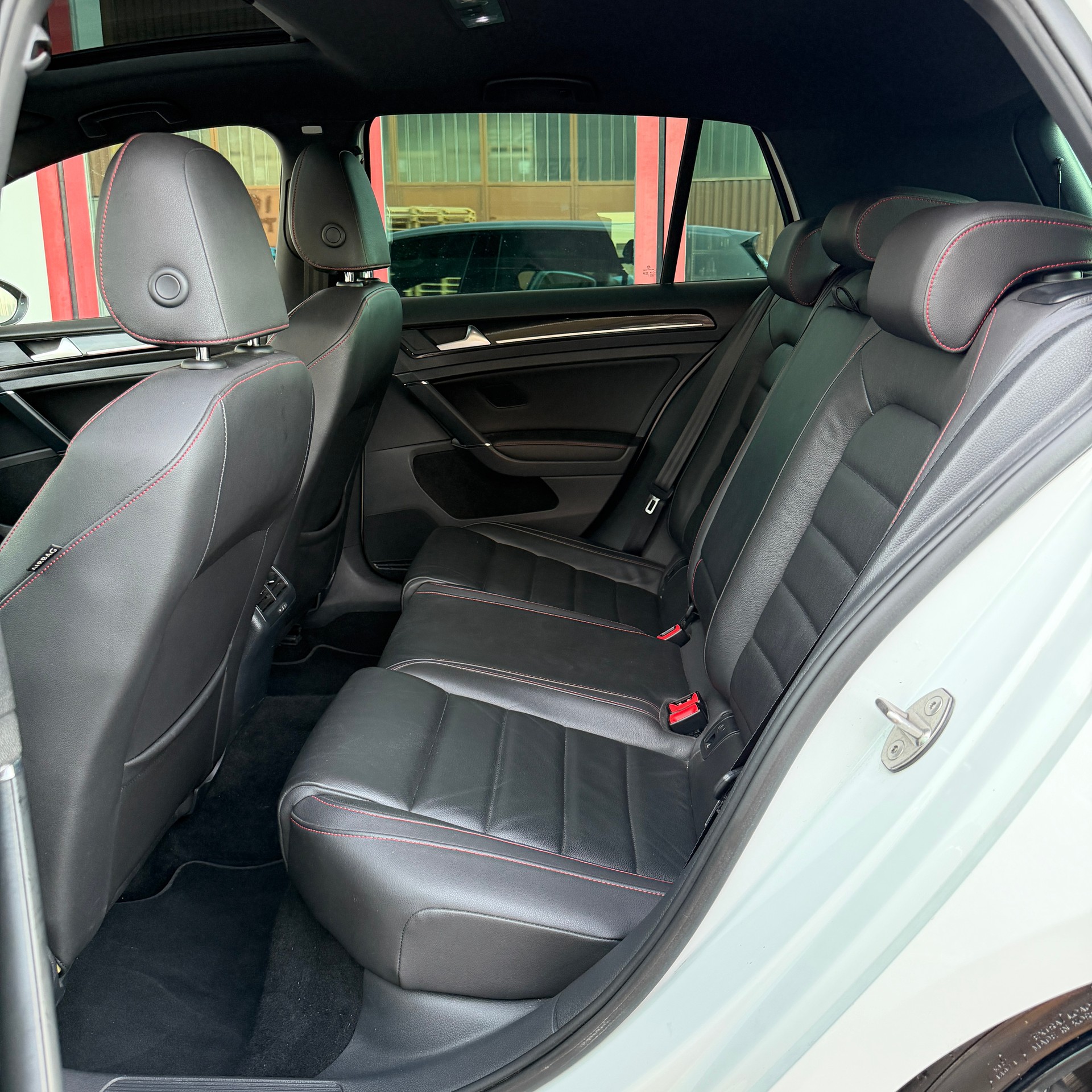 VW Golf 2.0 TSI GTI Performance DSG-image-12