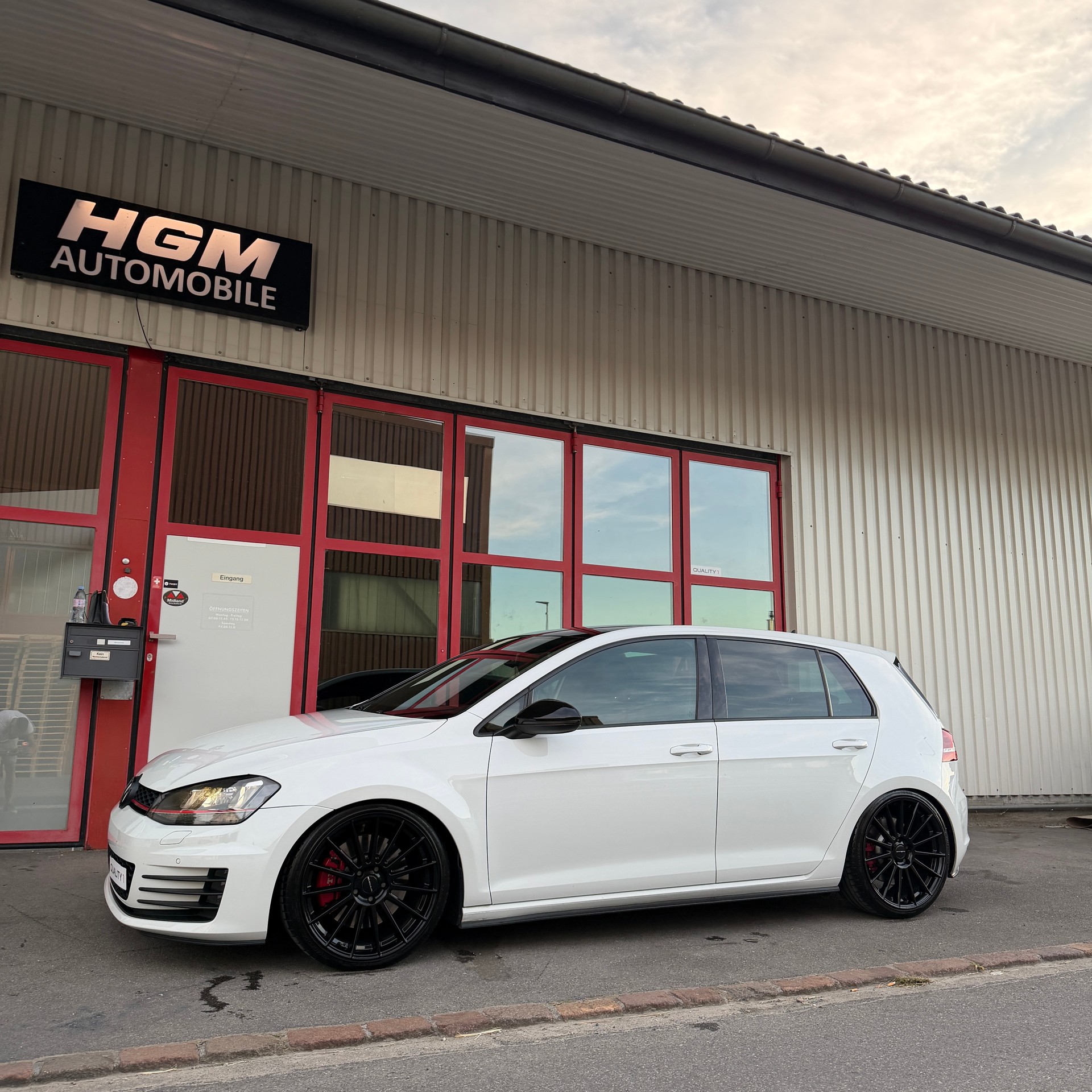 VW Golf 2.0 TSI GTI Performance DSG-image-2