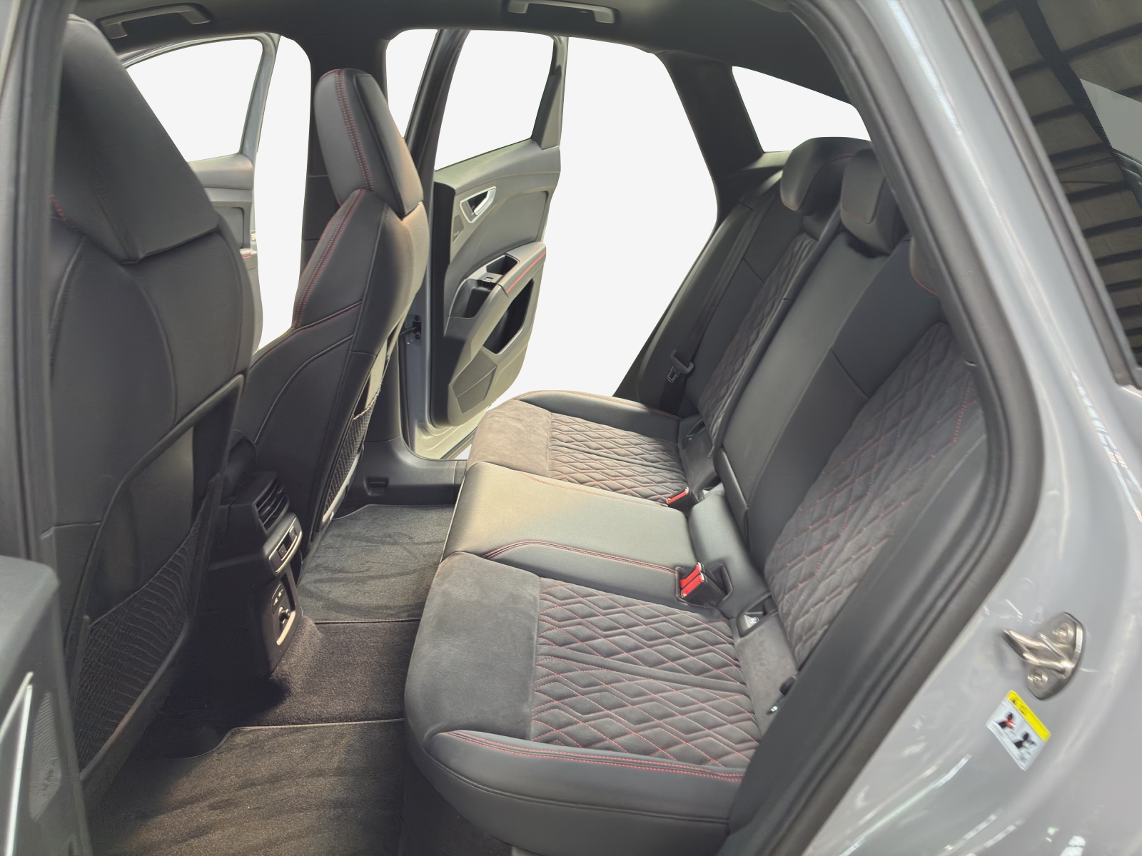 AUDI Q4 Sportback e-tron 50 quattro-image-12