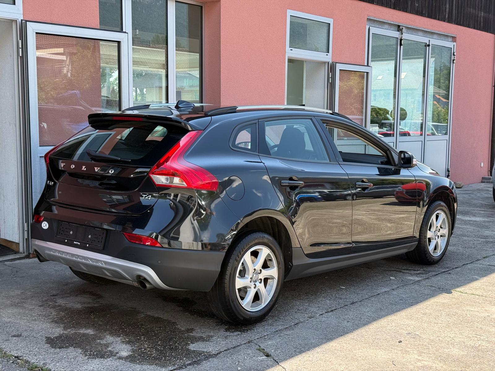 VOLVO V40 Cross Country T4 1.6 Summum Powershift / MFK 12.2025-image-3