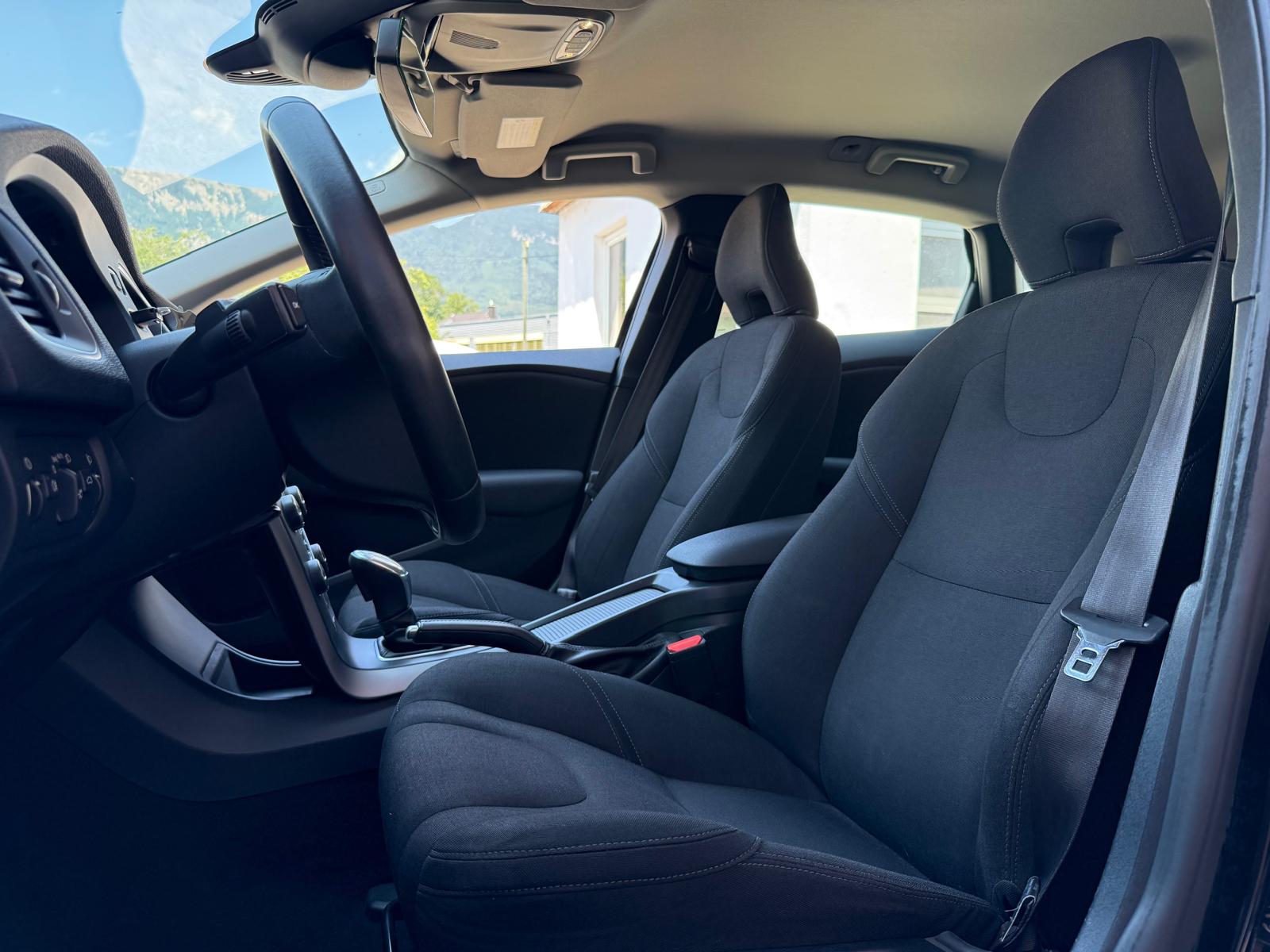 VOLVO V40 Cross Country T4 1.6 Summum Powershift / MFK 12.2025-image-9
