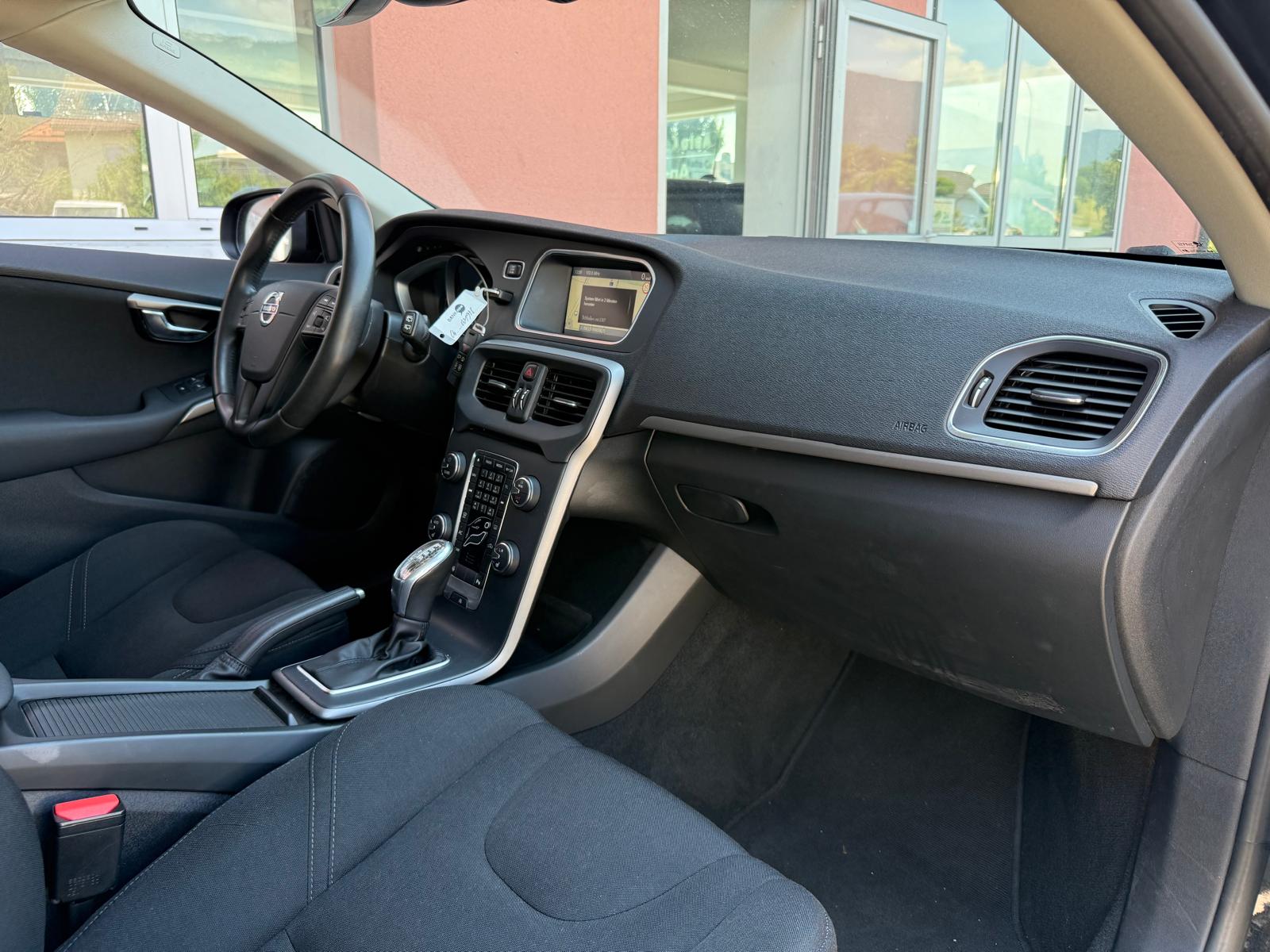 VOLVO V40 Cross Country T4 1.6 Summum Powershift / MFK 12.2025-image-7