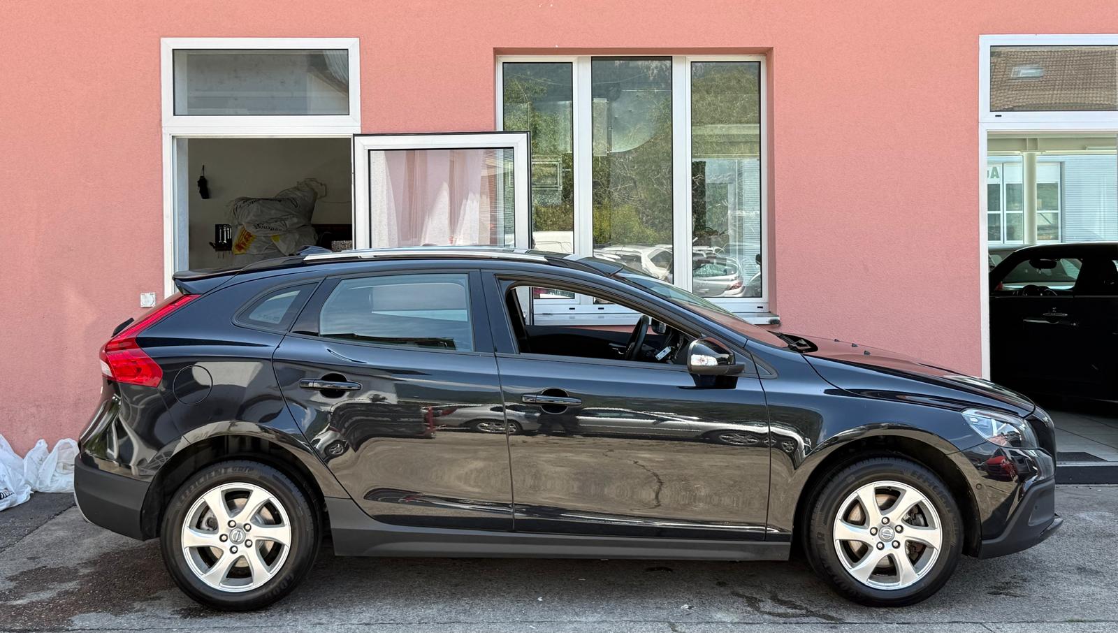 VOLVO V40 Cross Country T4 1.6 Summum Powershift / MFK 12.2025-image-2