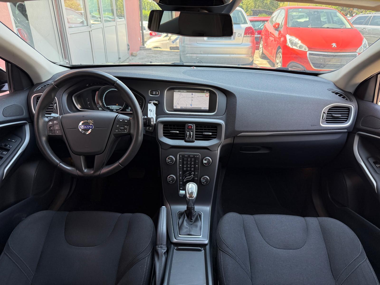 VOLVO V40 Cross Country T4 1.6 Summum Powershift / MFK 12.2025-image-6
