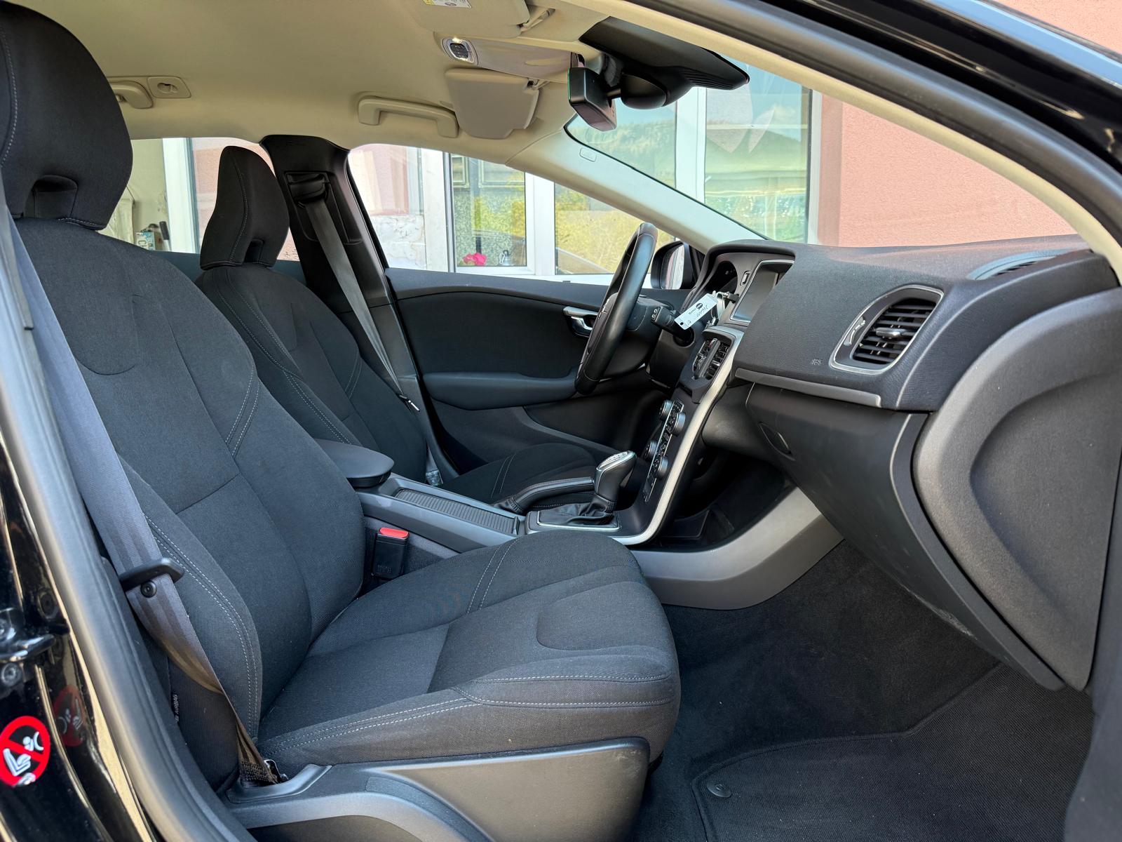 VOLVO V40 Cross Country T4 1.6 Summum Powershift / MFK 12.2025-image-8