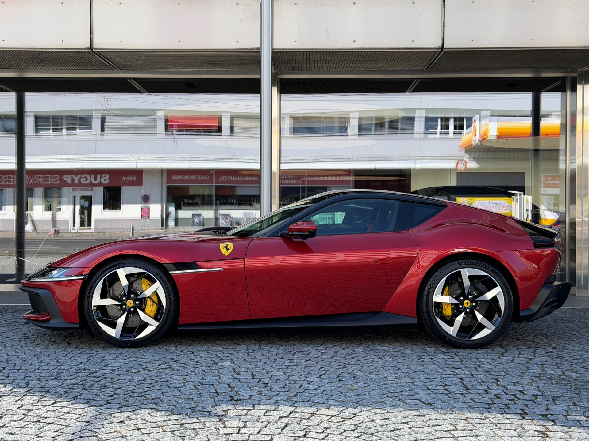 FERRARI 12 Cilindri-image-2