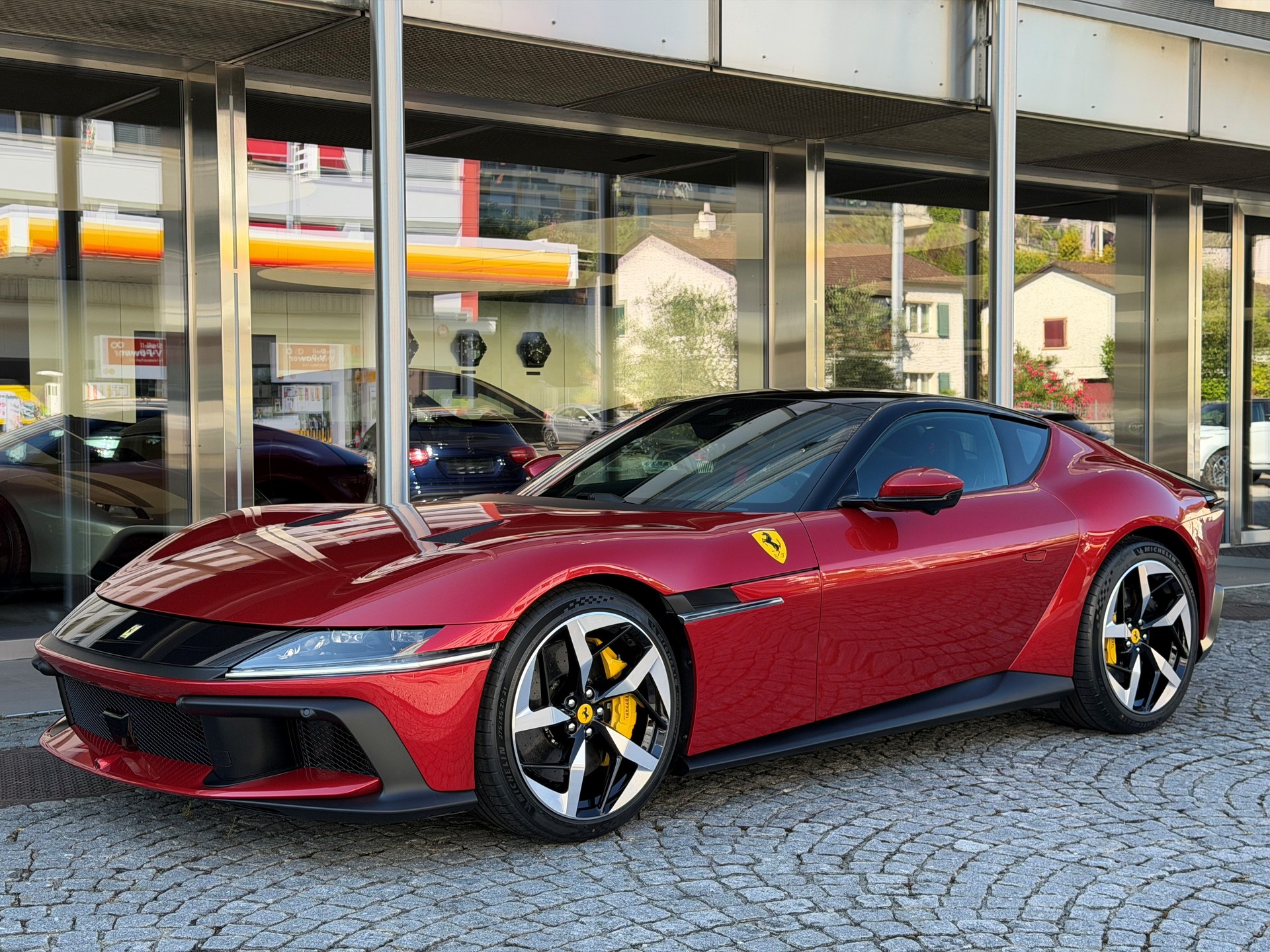 FERRARI 12 Cilindri-image-0