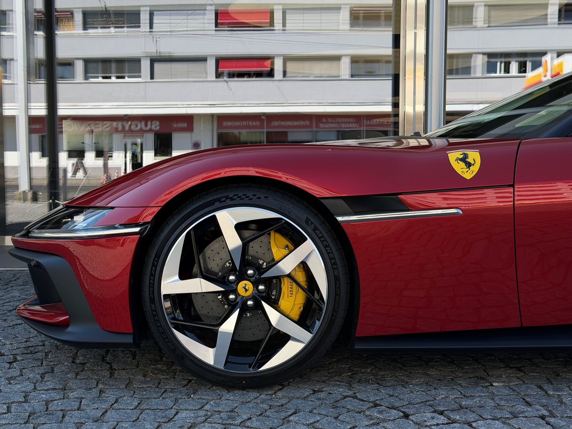 FERRARI 12 Cilindri-image-5