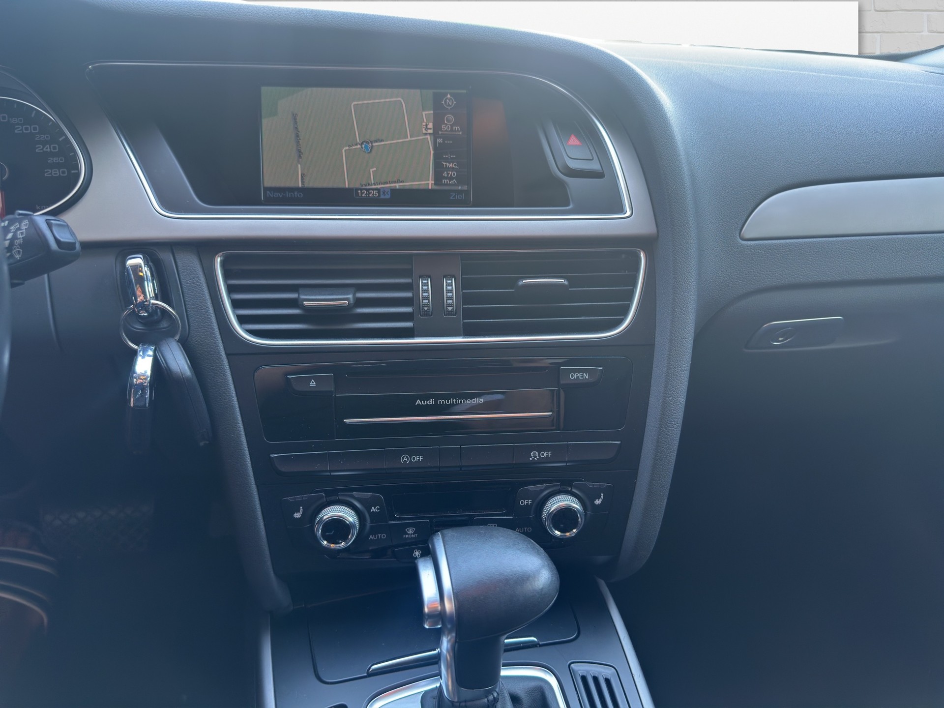 AUDI A4 Avant 2.0 TDI multitronic-image-9