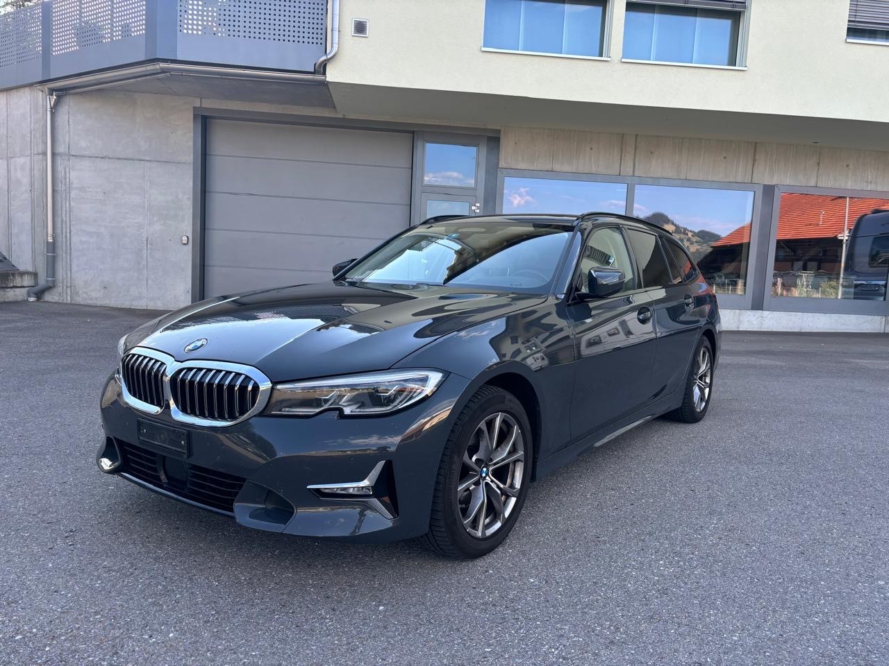BMW 320d xDrive-image-3