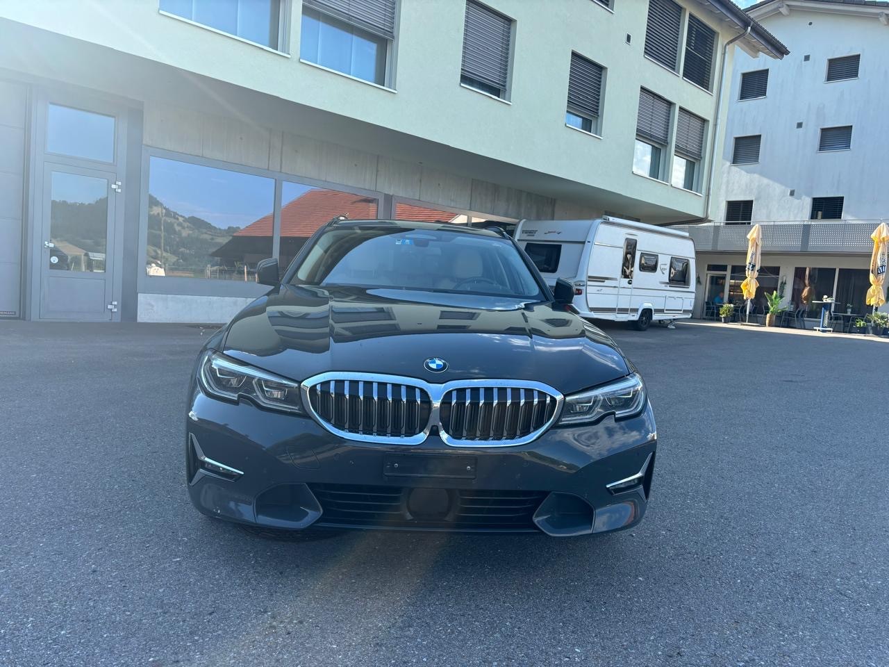 BMW 320d xDrive-image-1