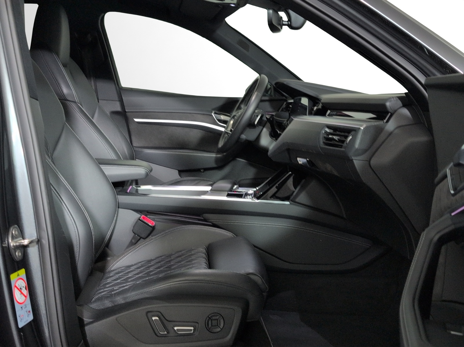 AUDI e-tron 55 Sportback S Line Black Edition quattro-image-6