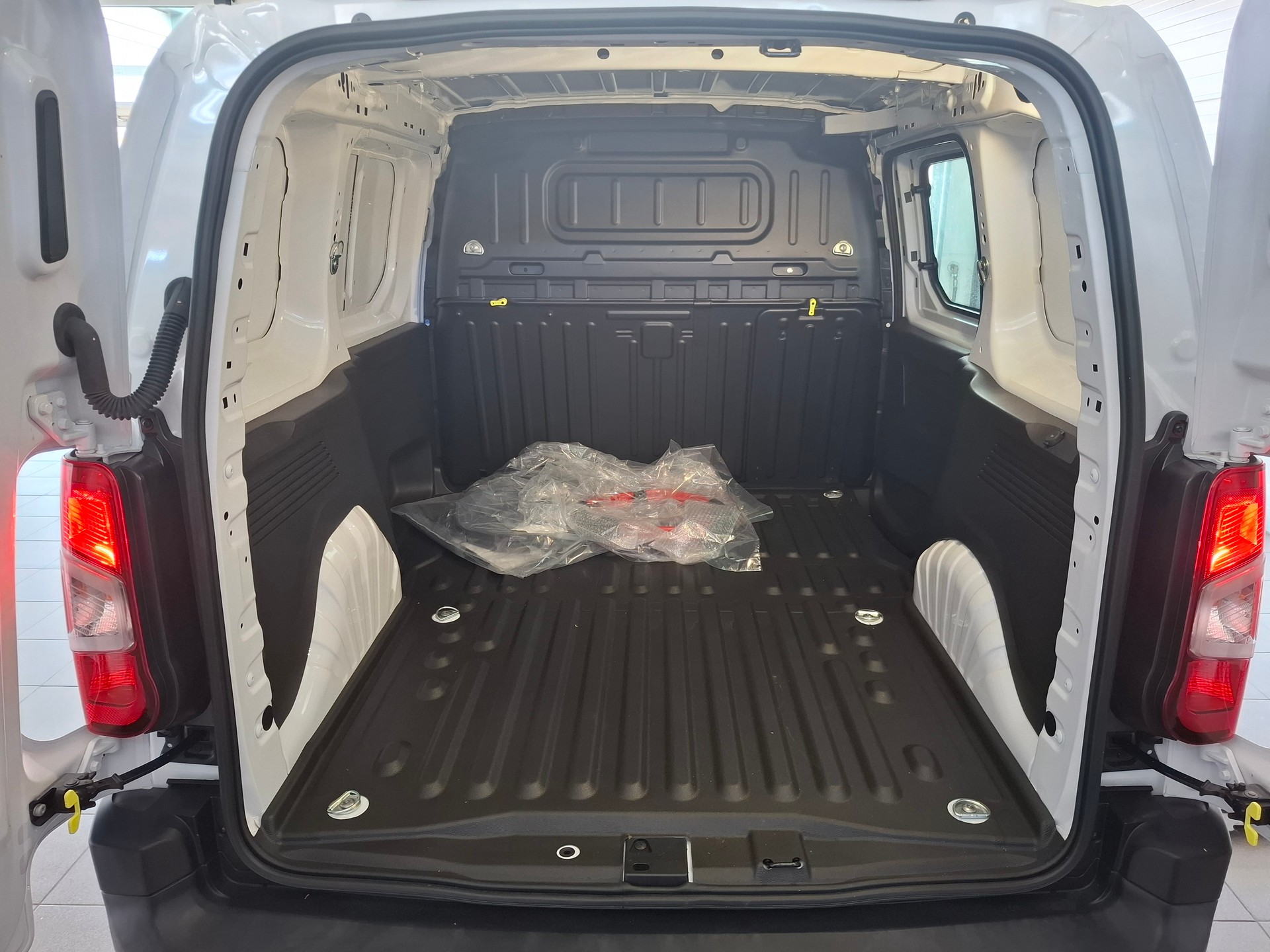 CITROEN e-Berlingo Van Swiss Edition-showroom-element-3