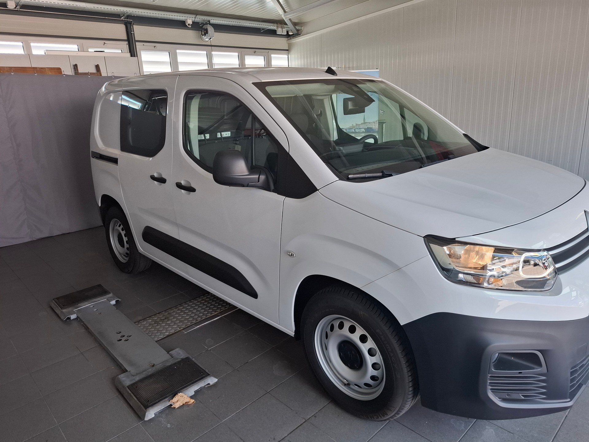 CITROEN e-Berlingo Van Swiss Edition-image-6