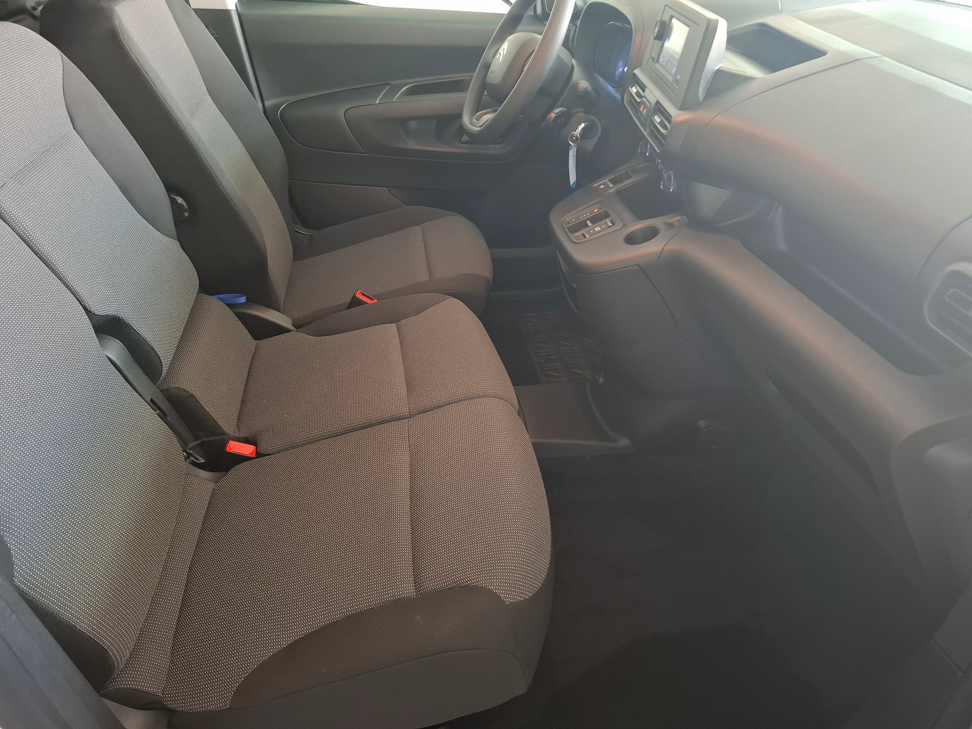 CITROEN e-Berlingo Van Swiss Edition-image-5