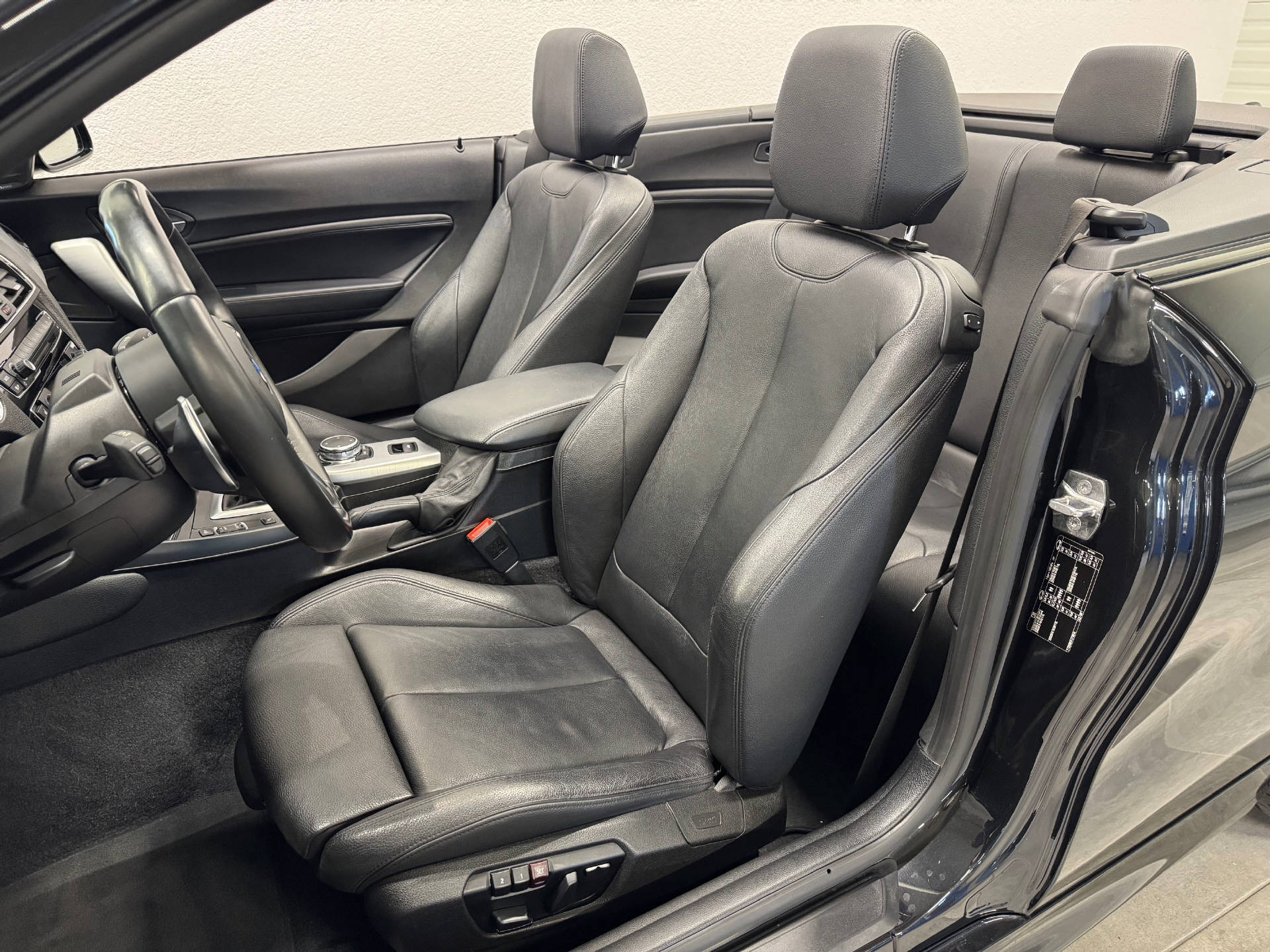 BMW M235i SAG Cabrio-image-3