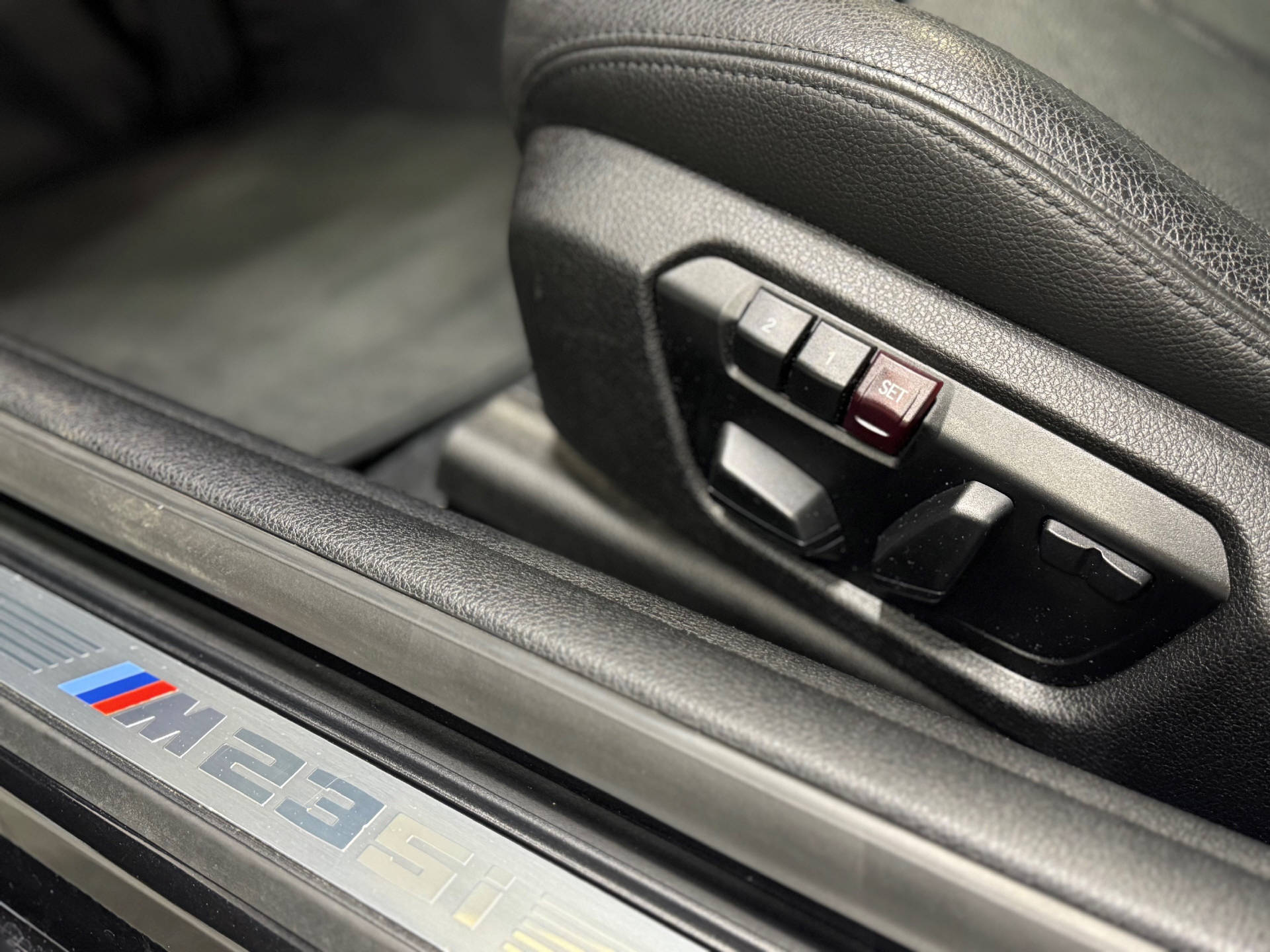 BMW M235i SAG Cabrio-image-9