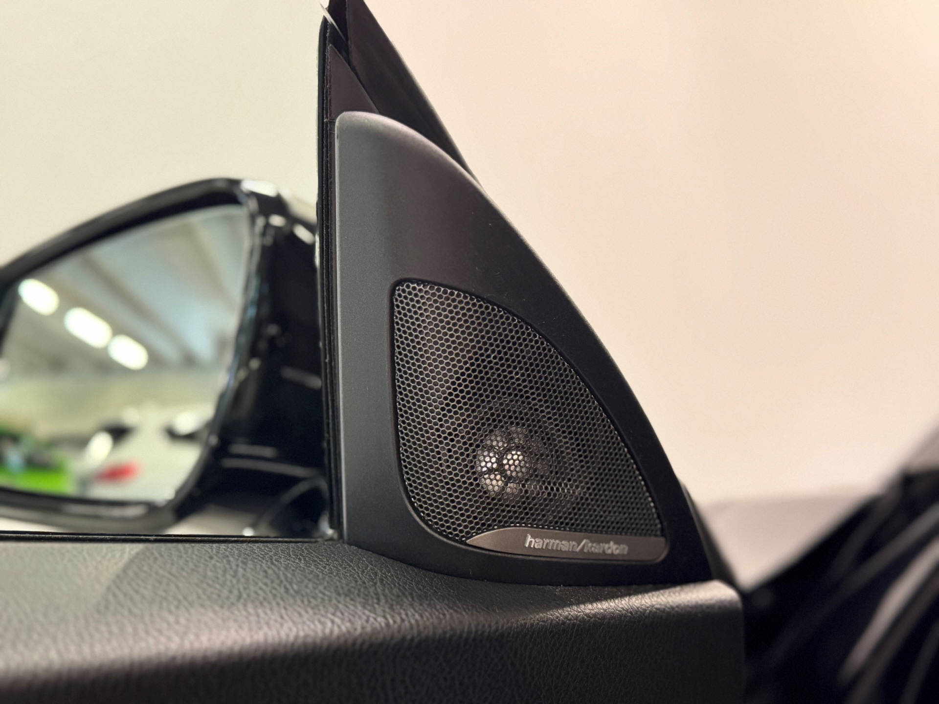 BMW M235i SAG Cabrio-image-10