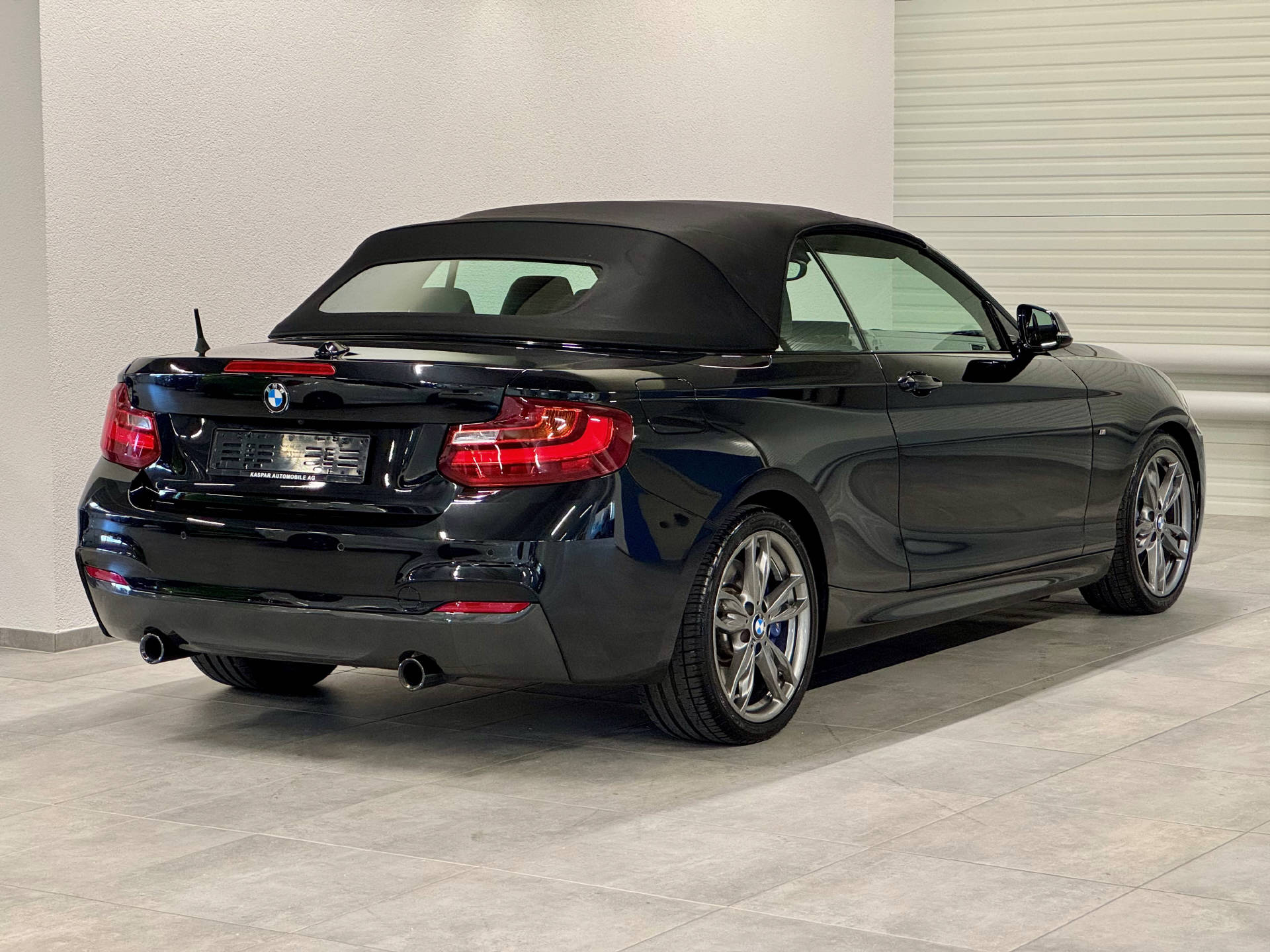BMW M235i SAG Cabrio-image-1