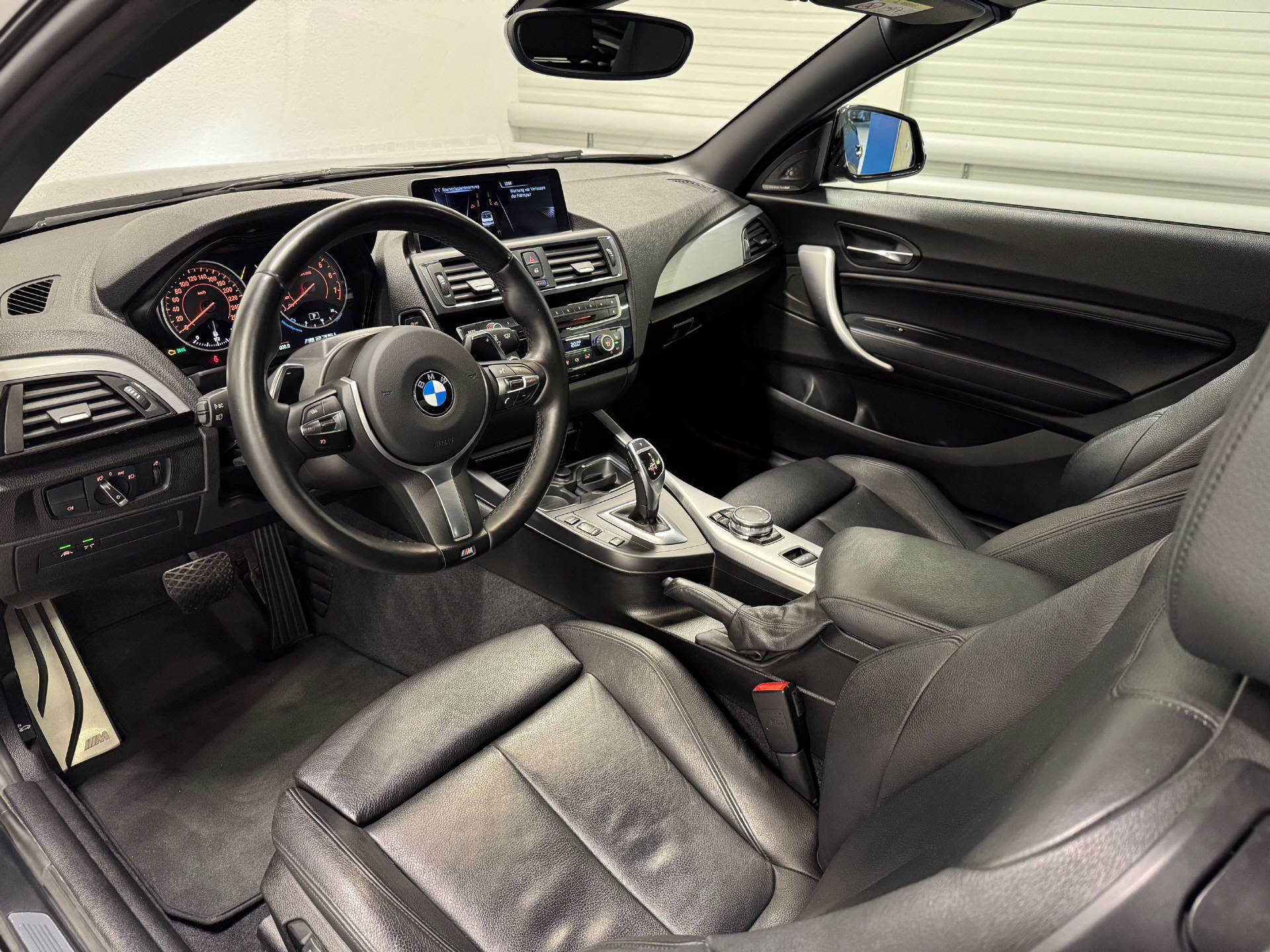 BMW M235i SAG Cabrio-image-2