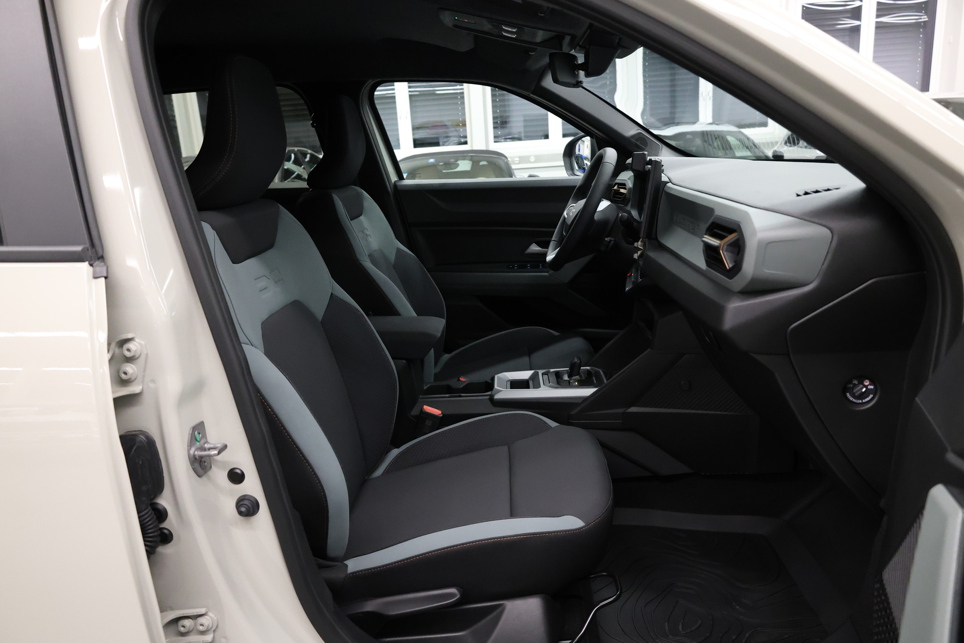DACIA Duster 1.8 Hybrid Extreme-image-17