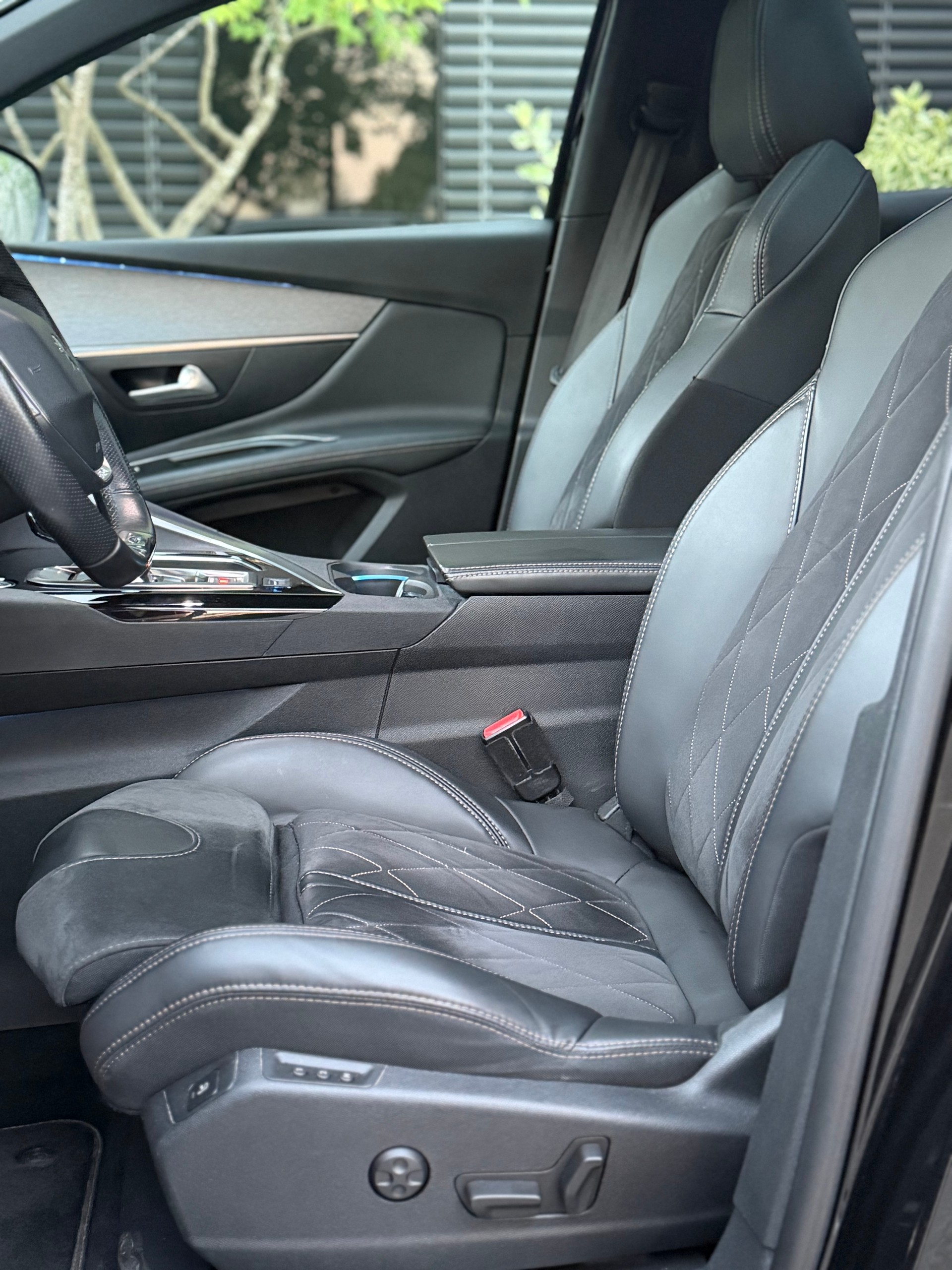 PEUGEOT 3008 2.0 BlueHDi GT EAT-image-9