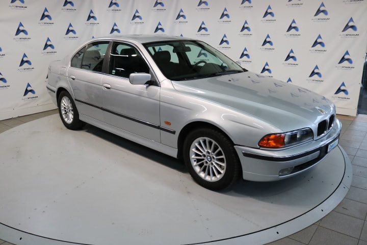 BMW 523i-image-16
