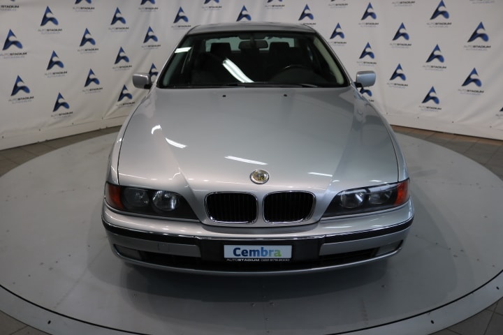 BMW 523i-image-5