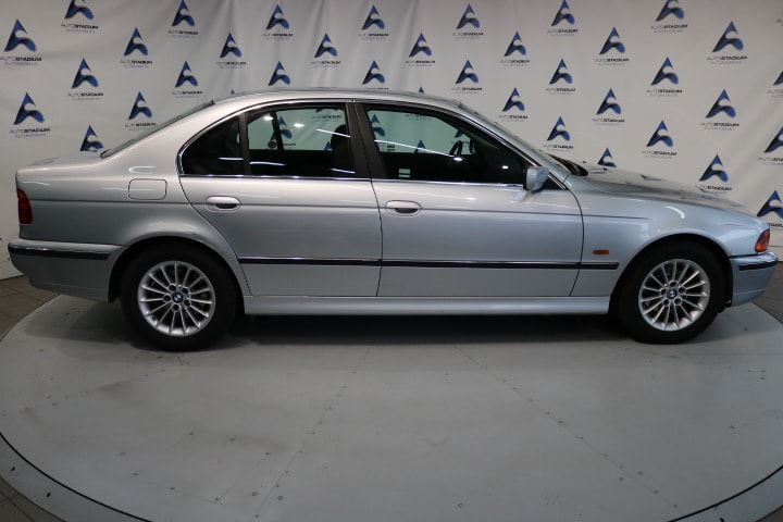 BMW 523i-image-14