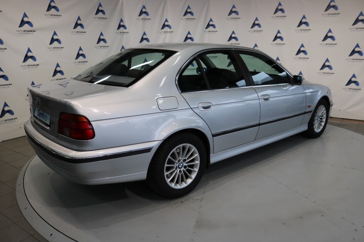 BMW 523i-image-13