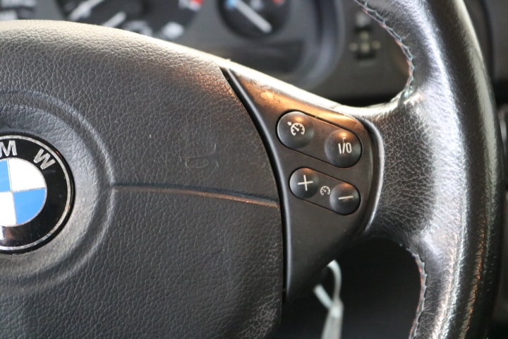 BMW 523i-image-23
