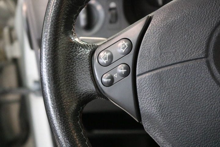 BMW 523i-image-24