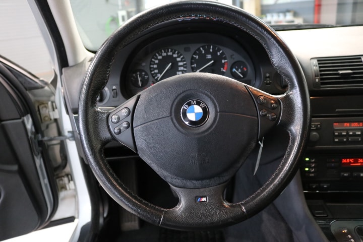 BMW 523i-image-4