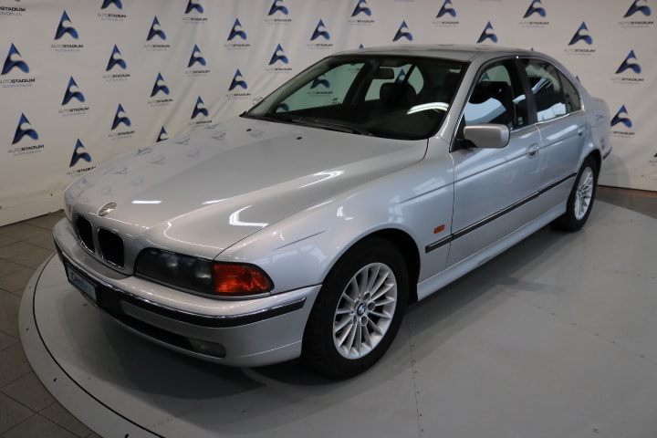 BMW 523i-image-6