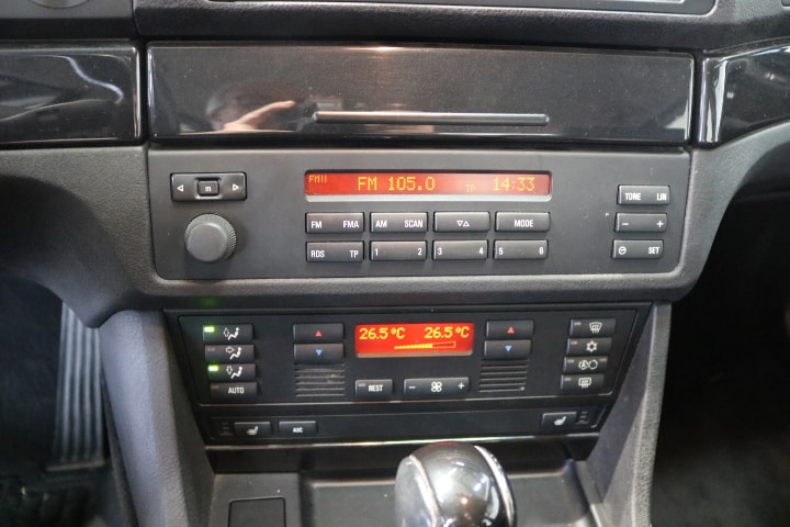 BMW 523i-image-19