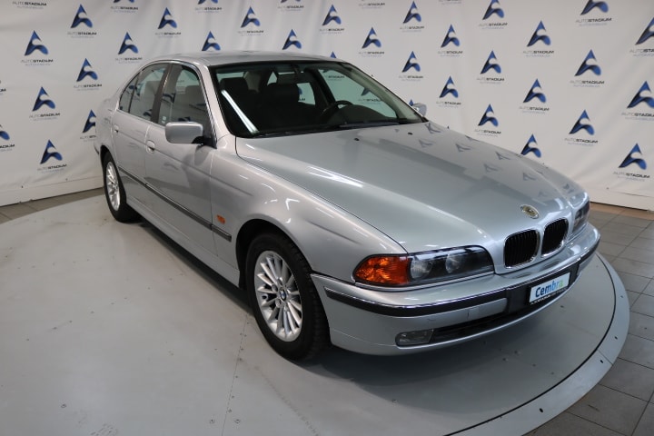 BMW 523i-image-0